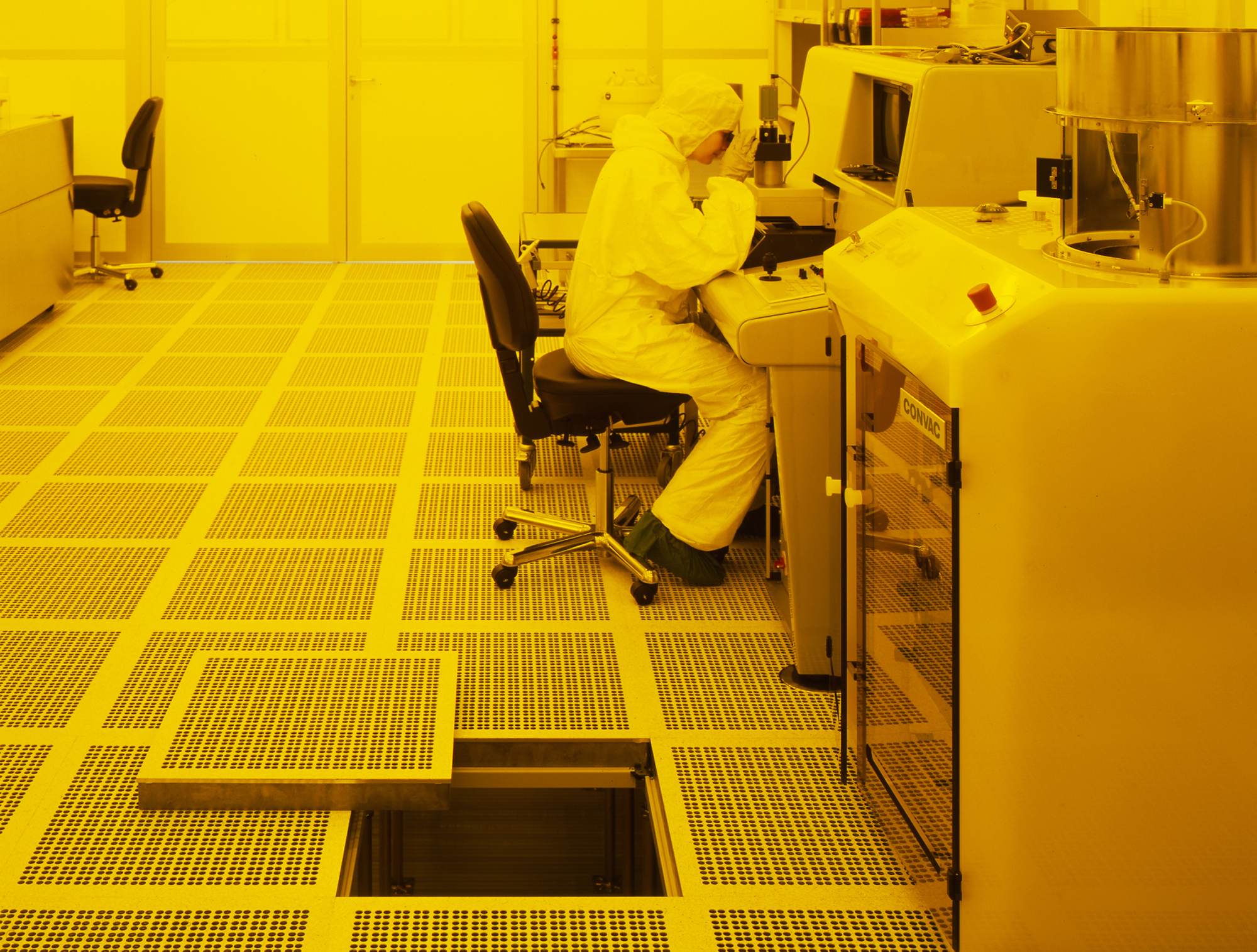 Clean room floor by Lindner Group | STYLEPARK
