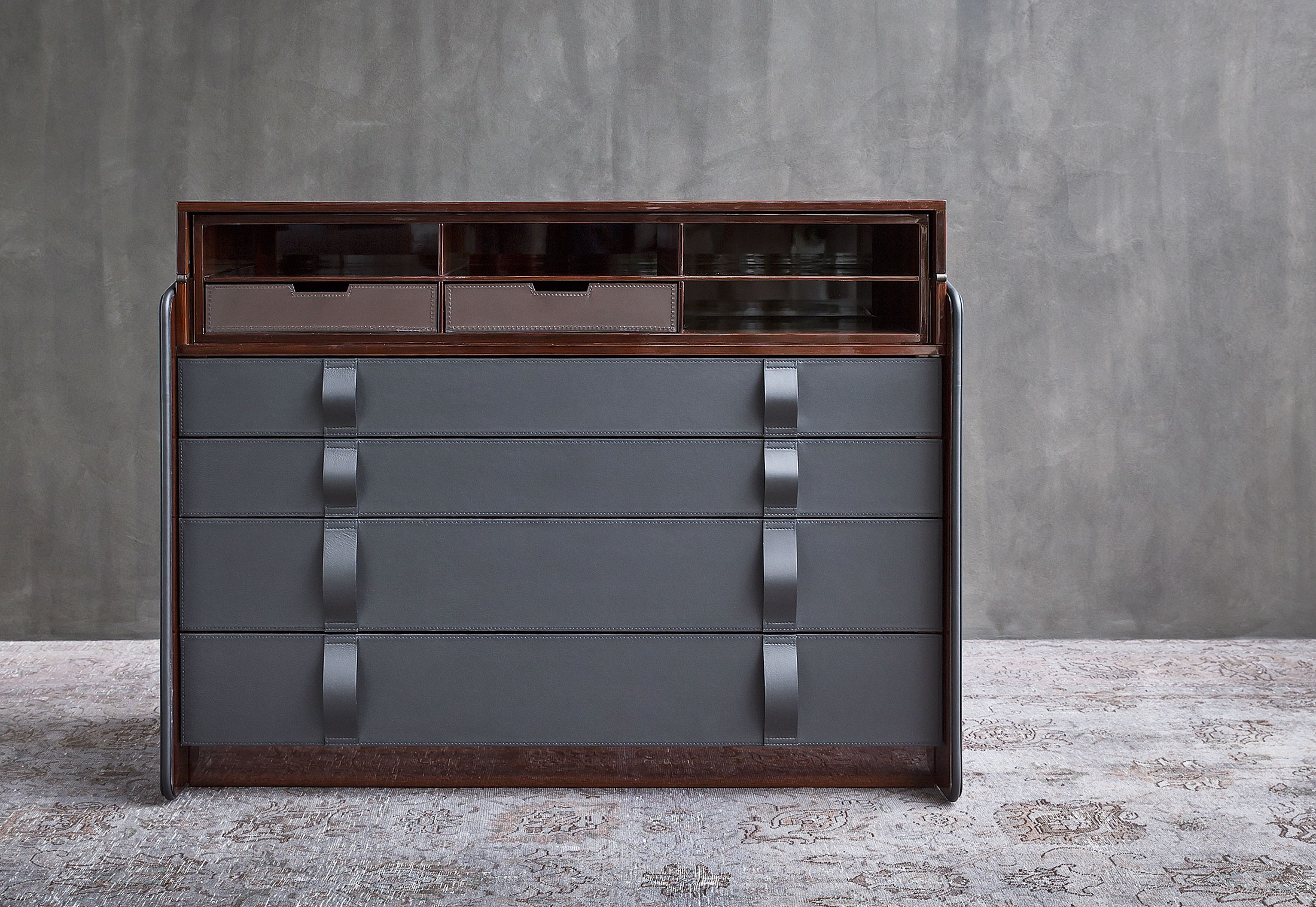 Gentleman chest of drawers by FLOU STYLEPARK