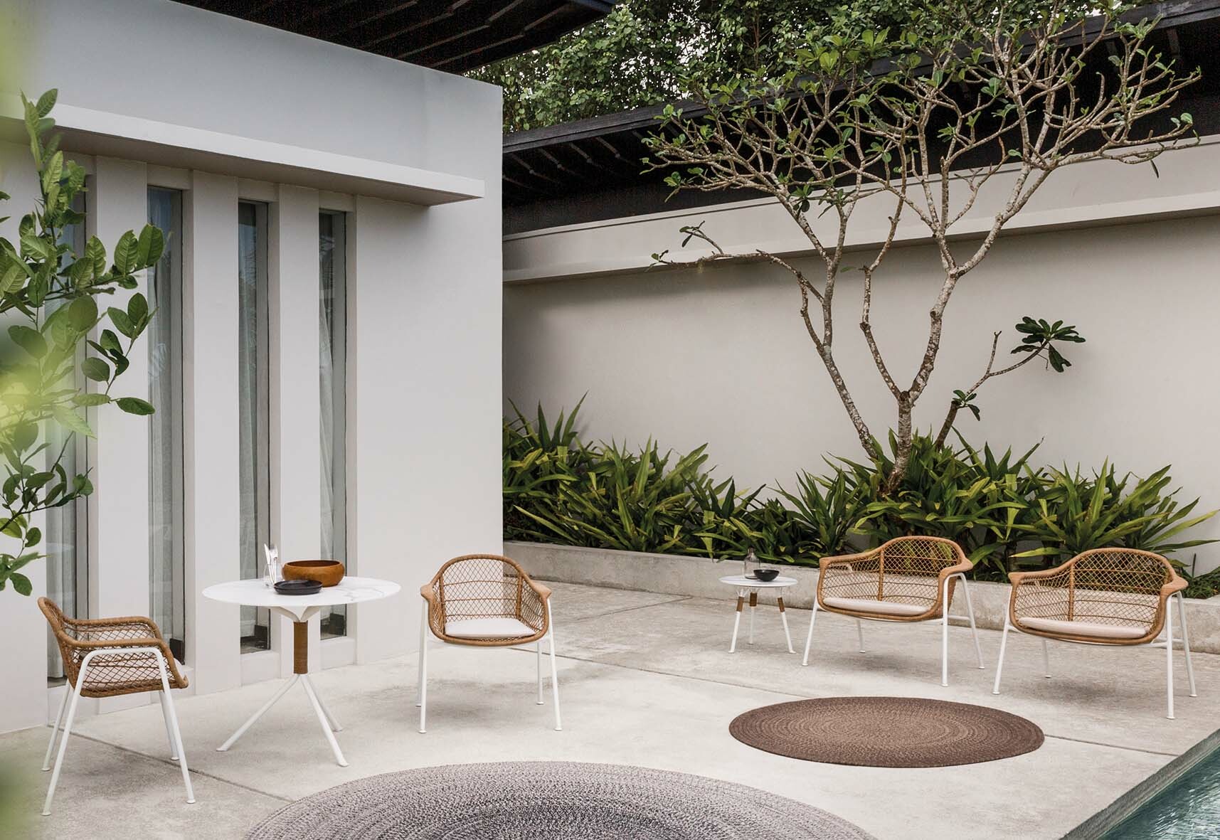 Fresco lounge chair by Gloster Furniture STYLEPARK