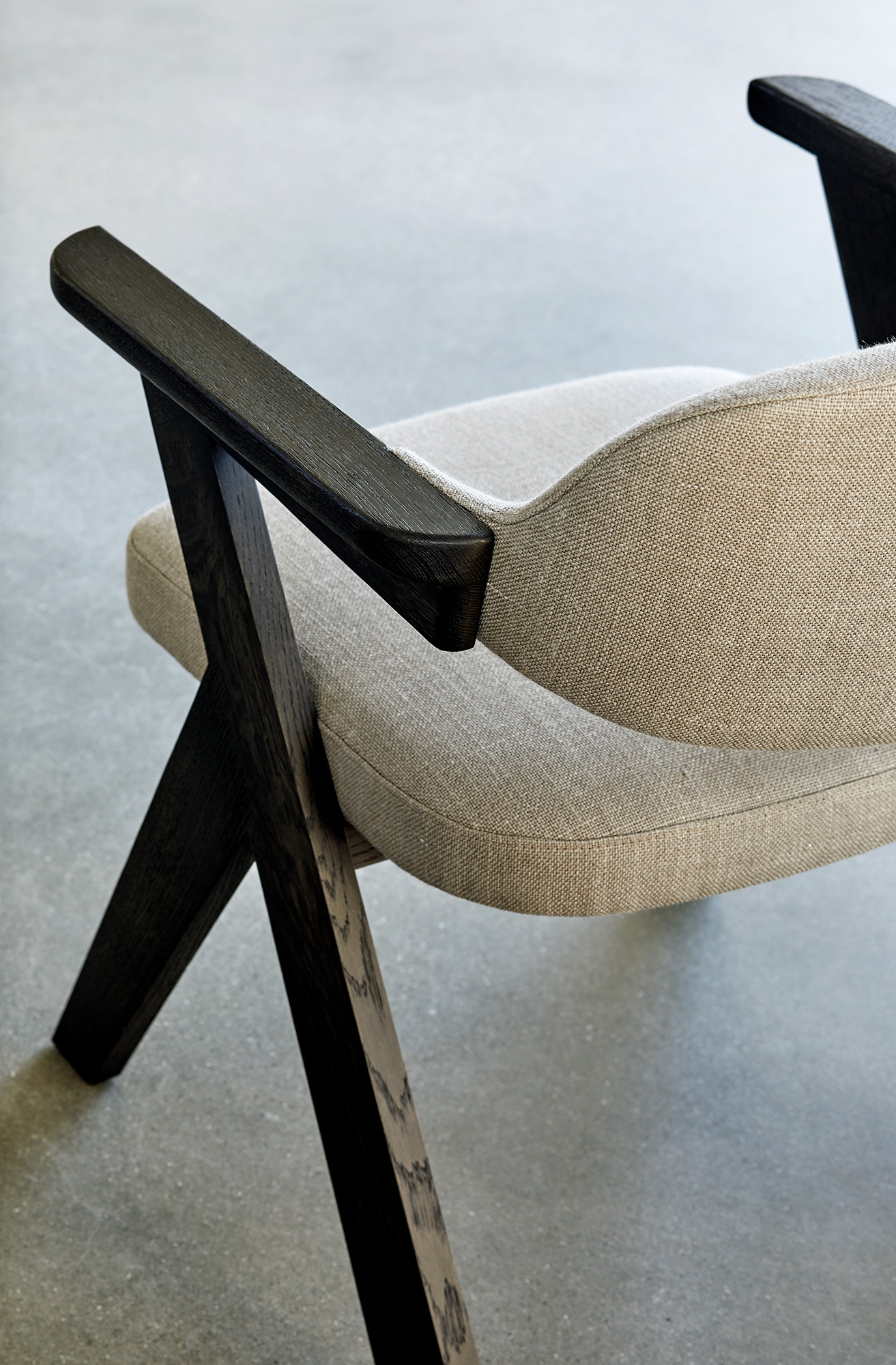 YAN chair by [more] STYLEPARK