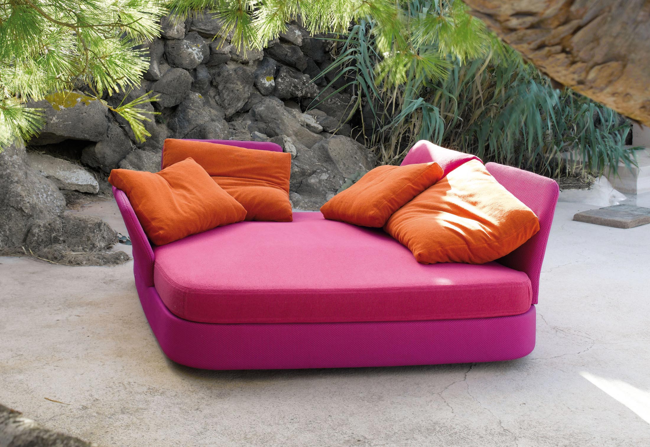 Cove Sofa By Paola Lenti Stylepark Hohe funktionalitaet und komfort, mobilitaet, leicht unregelmaessige und runde formen, raffinierte und langlebige polsterung sind das offensichtlichste merkmal dieser cove. cove sofa by paola lenti stylepark