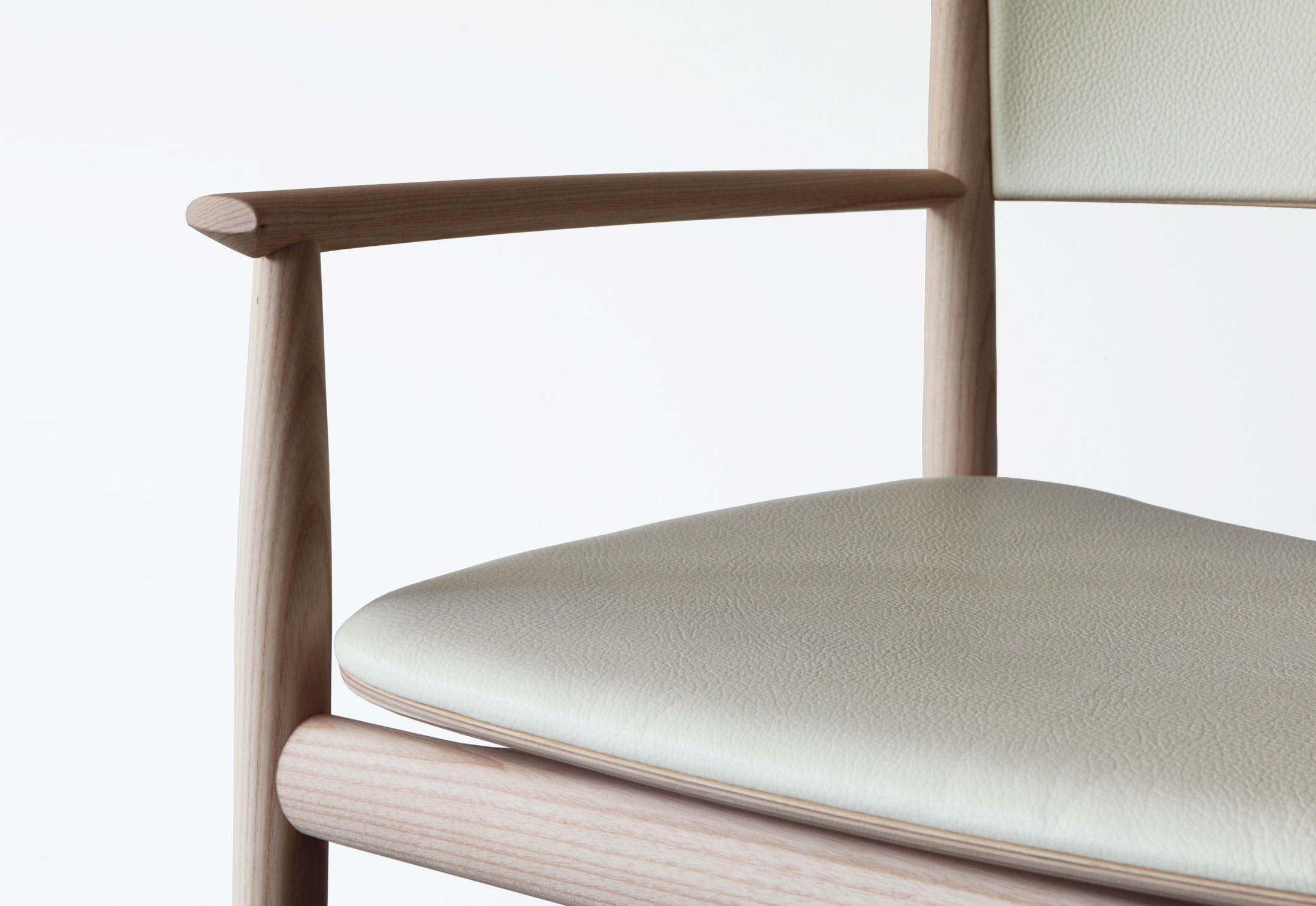 neve with armrests by porro stylepark