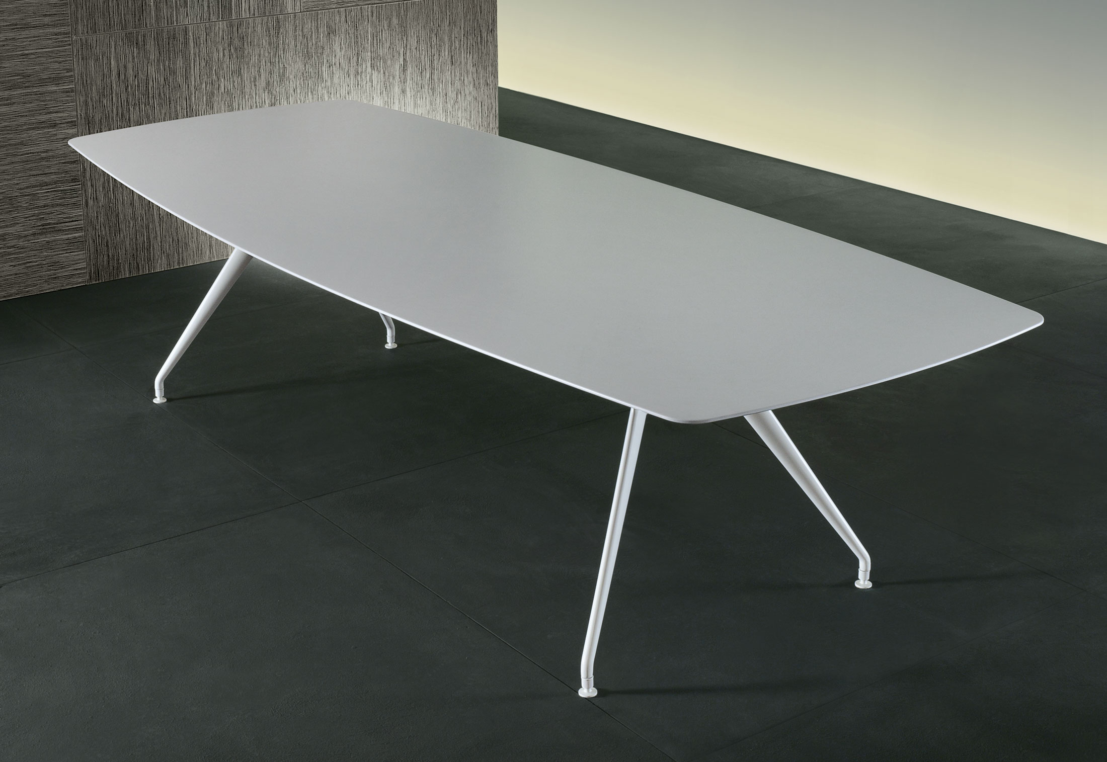 Manta By Rimadesio Stylepark De rimadesio manta tafel is in de bootvormige versie in de marmer uitvoering leverbaar tot 3000mm breedte. manta by rimadesio stylepark