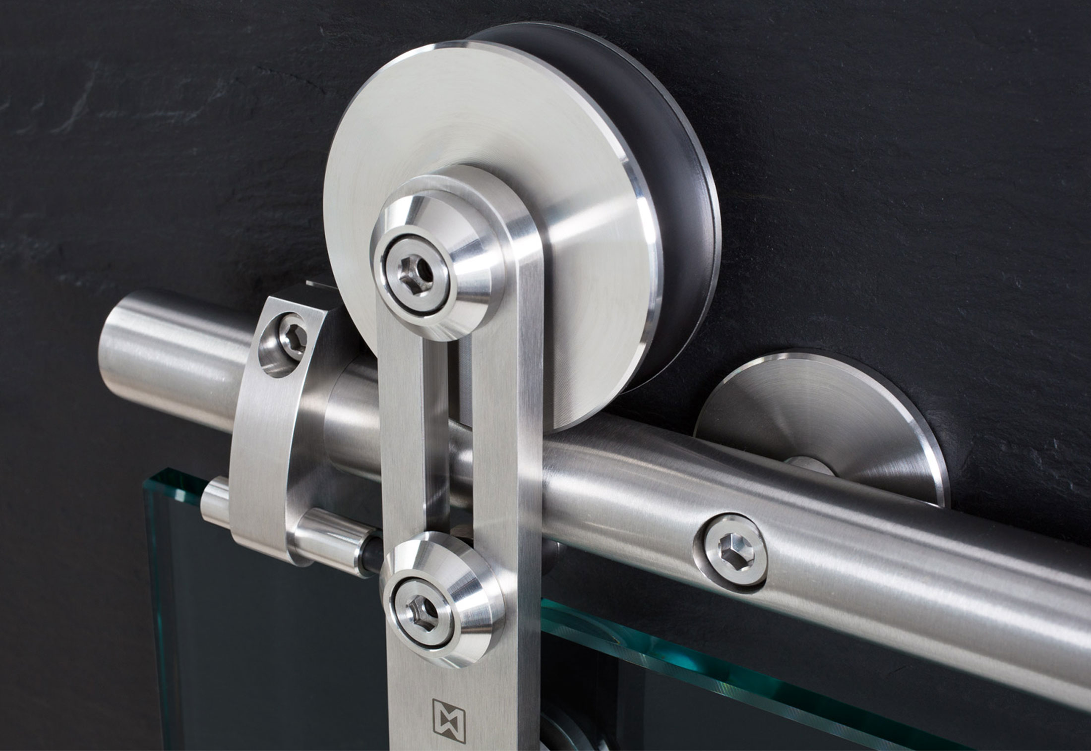 Classic Sliding Door System by MWE STYLEPARK