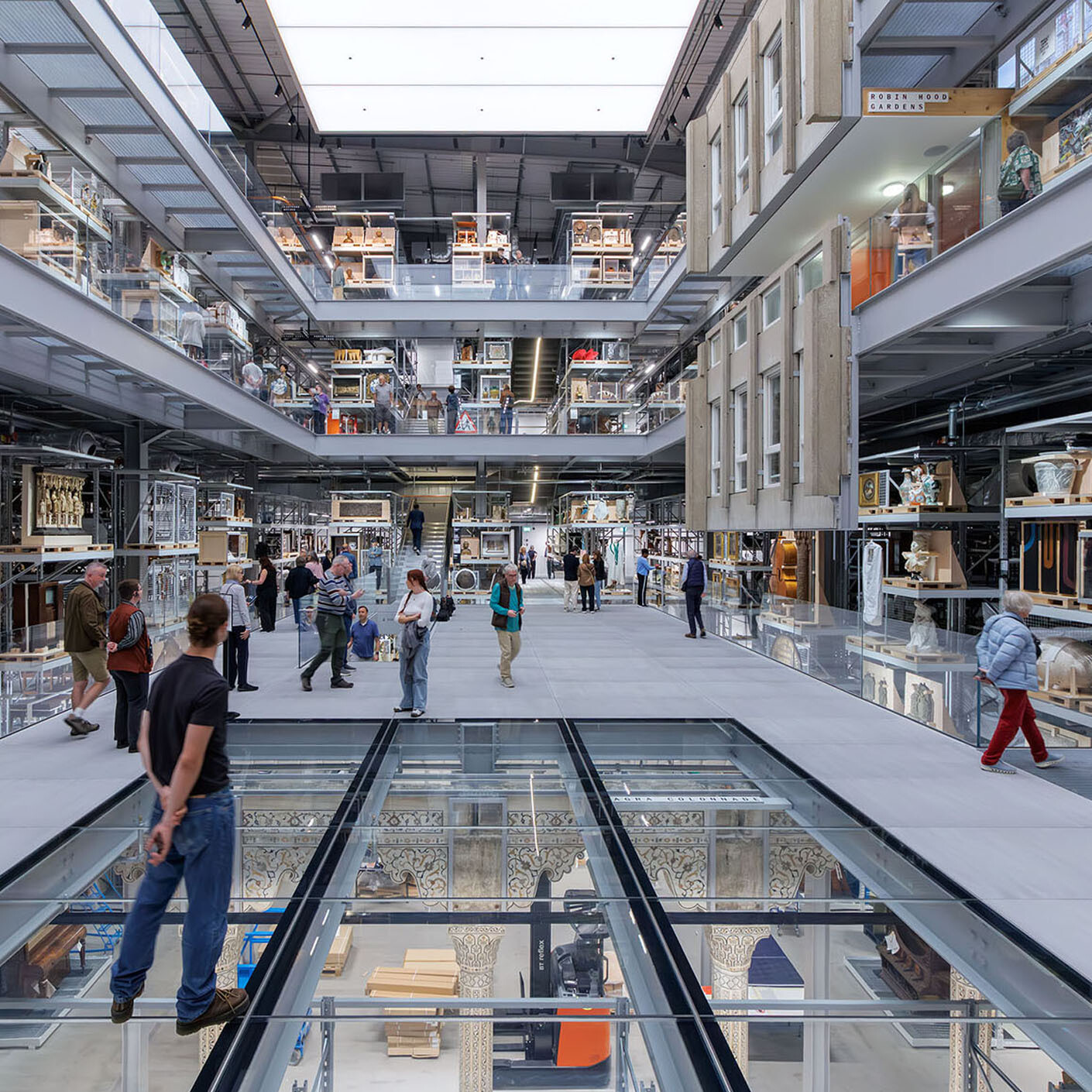 Warenlager trifft Wunderkammer