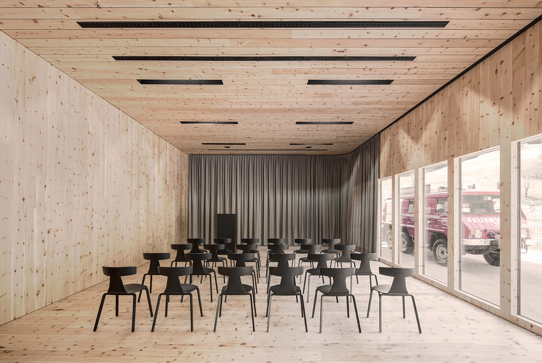 Feuerwehrhaus in Vierschach von Pedevilla Architekten