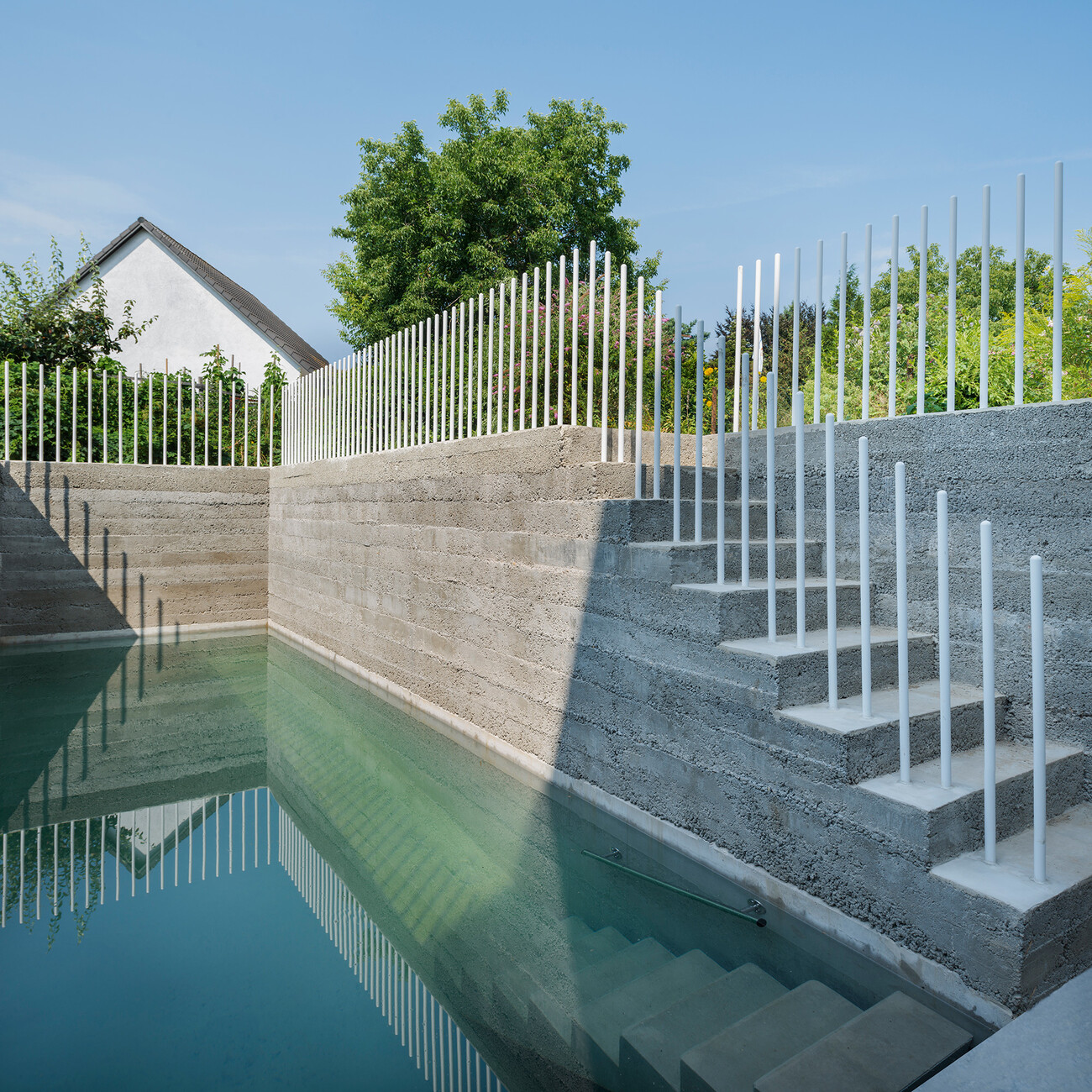 Cork Screw House, family house with cork facade, Berlin-Staaken