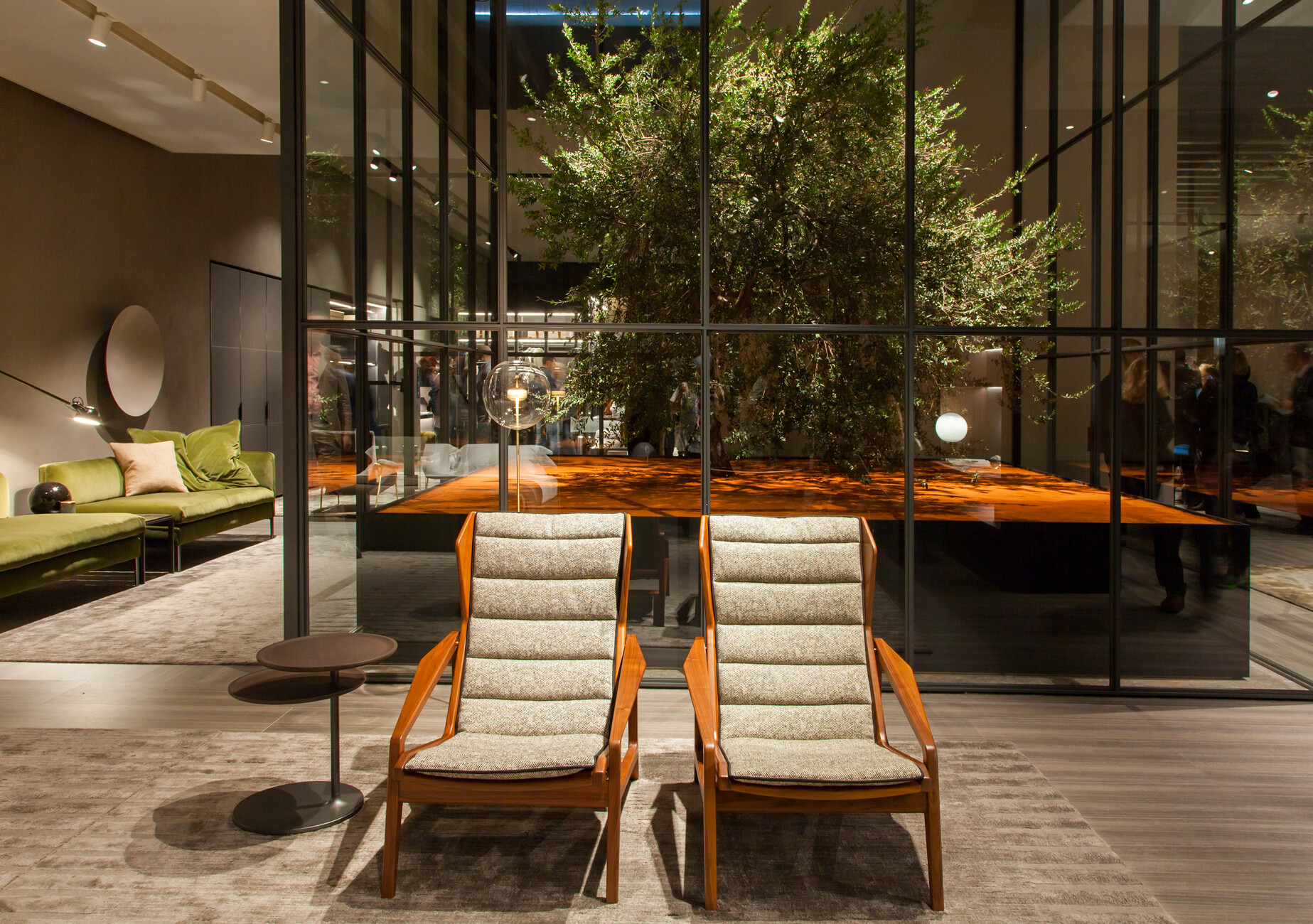 Refreshed: Gio Ponti originally designed the armchair chair "D.153.1" in the 50's, now Molteni&C has it again in the program.