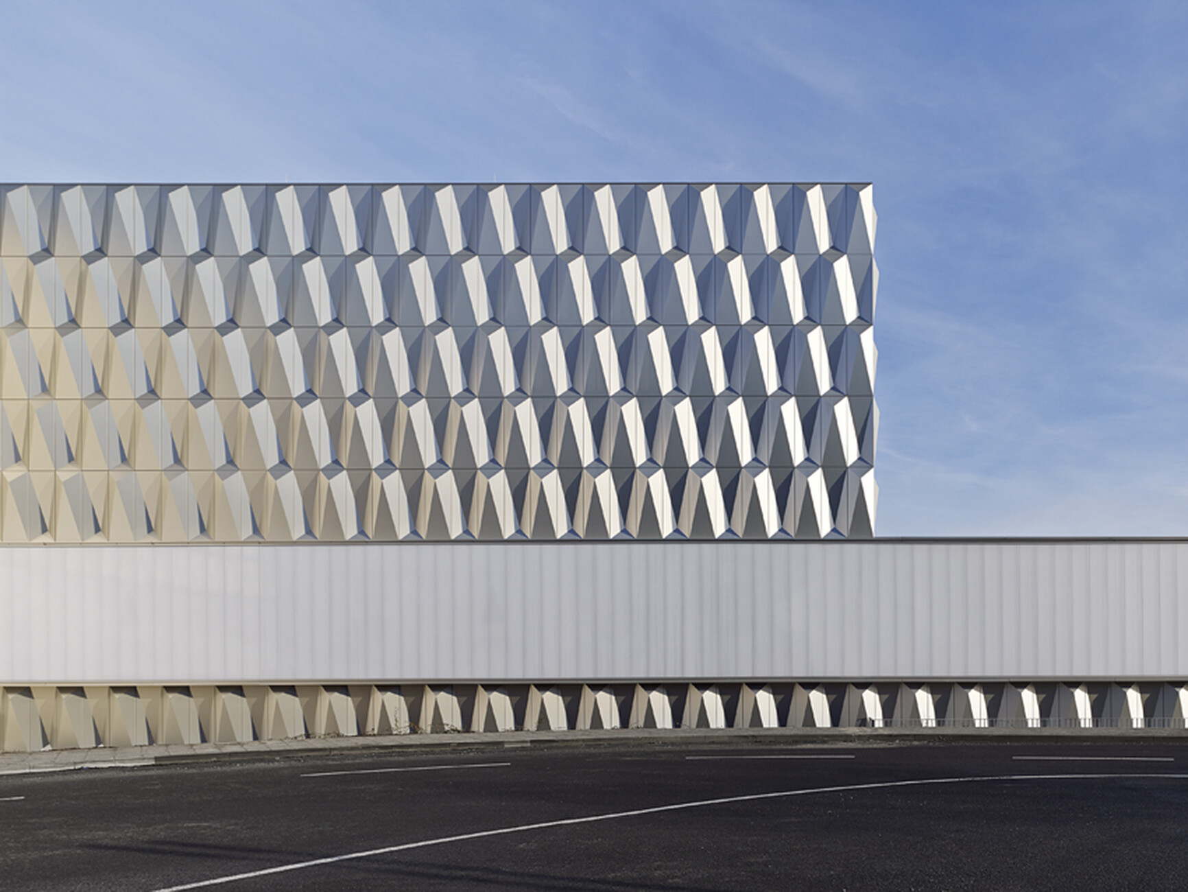 Bauhaus an der Berliner Stadtautobahn von Müller Reimann Architekten