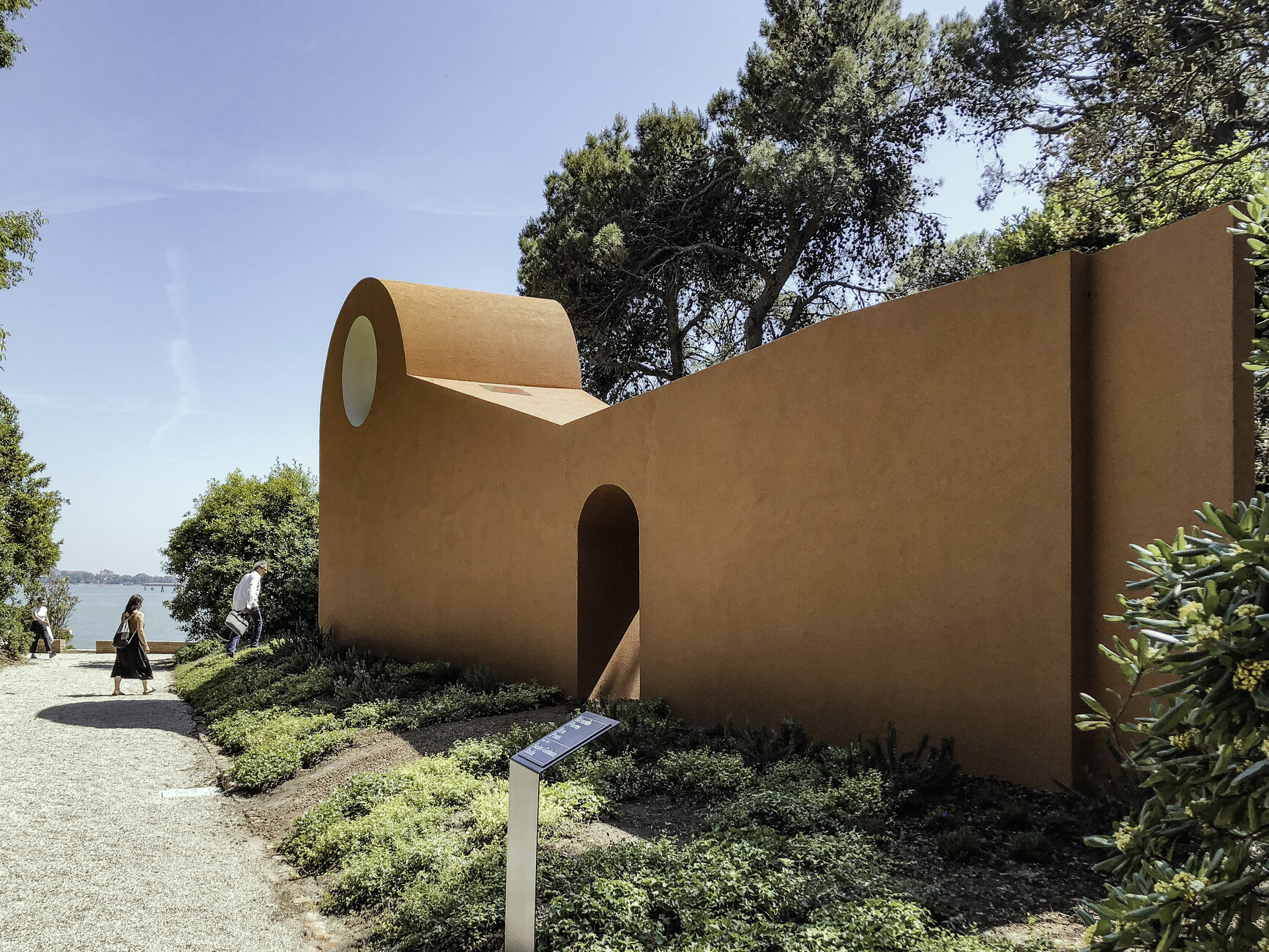 Chapel by Ricardo Flores and Eva Prats