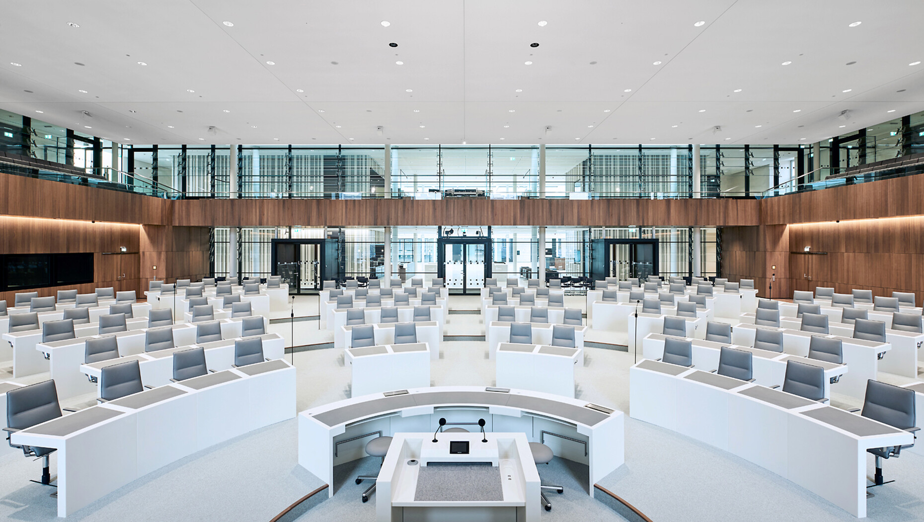 Colt's sound reflective slats provide perfect acoustics in the state parliament of Lower Saxony.