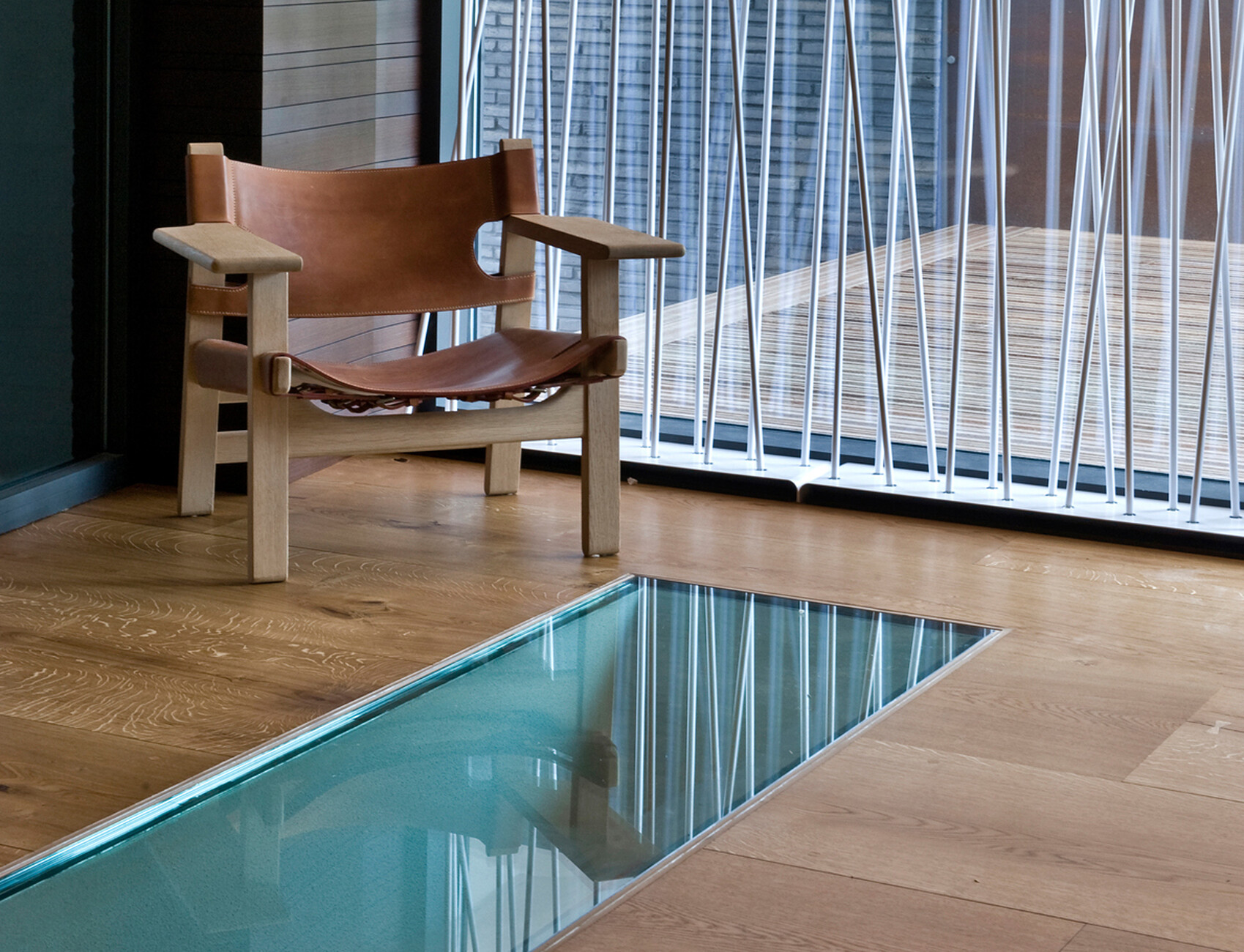 Glassfloor inserts provides transparency between the rooms.