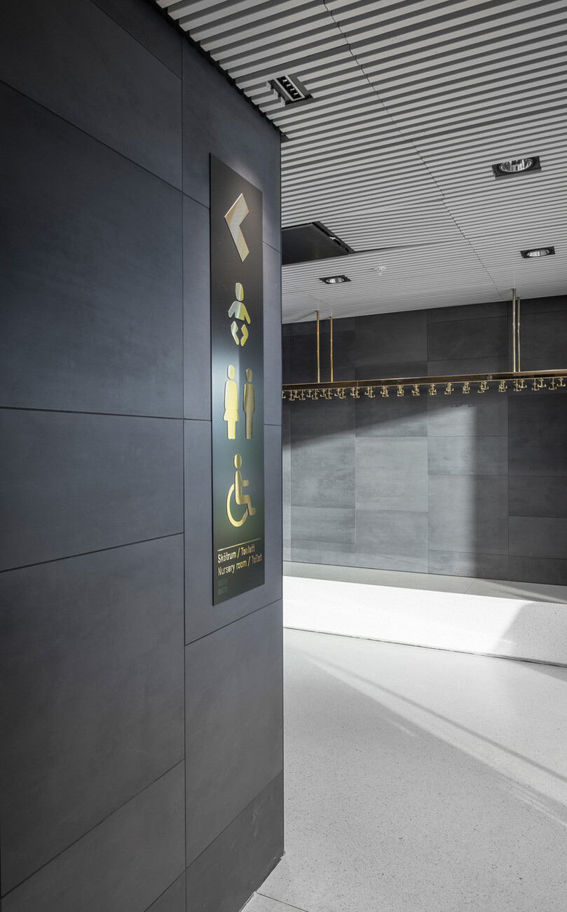 The color of the tiles in matt anthracite provides an elegant character.