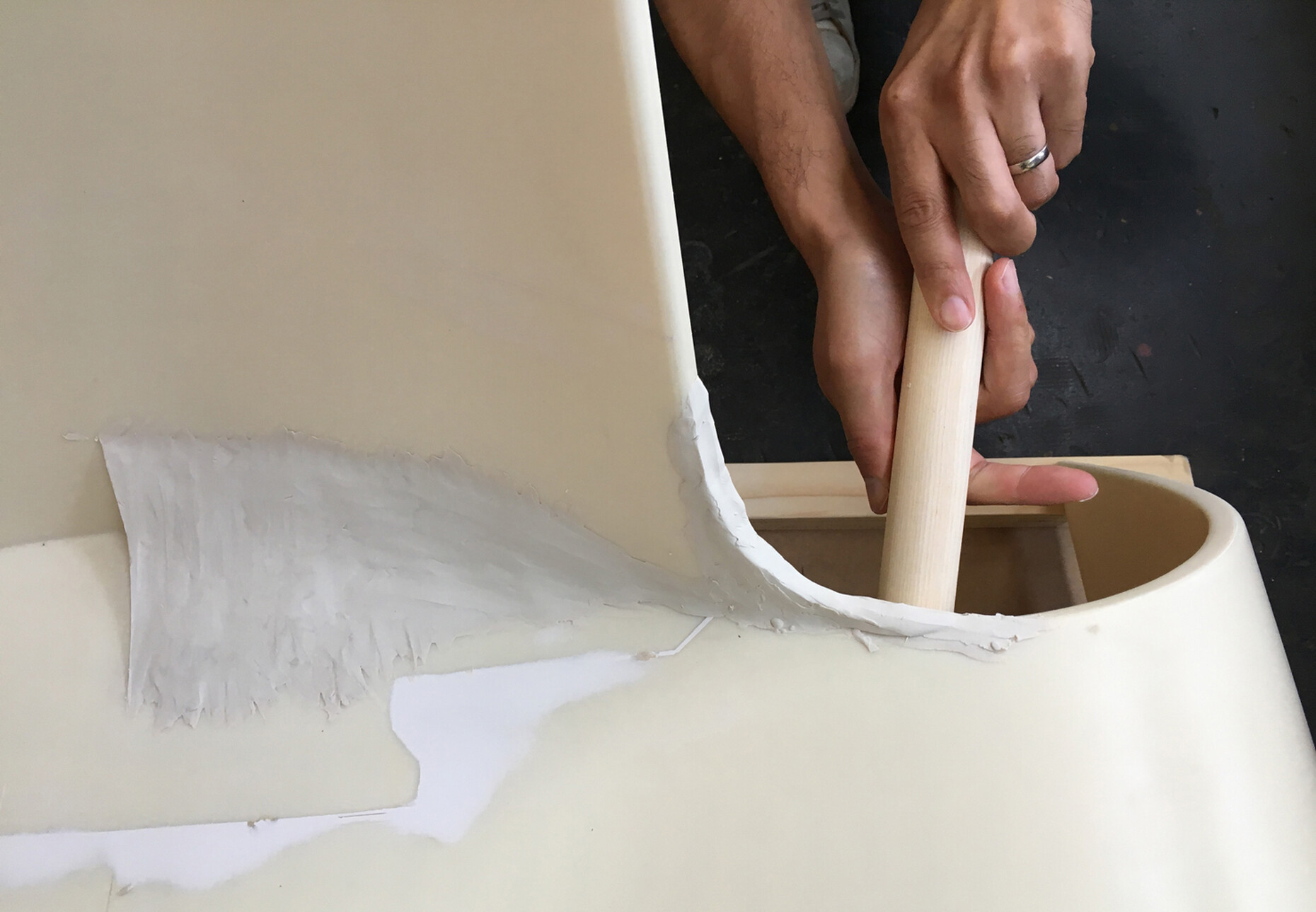 With reduced outer lines and a highly expressive form, the designer explored the boundaries of what was possible using the selected method.