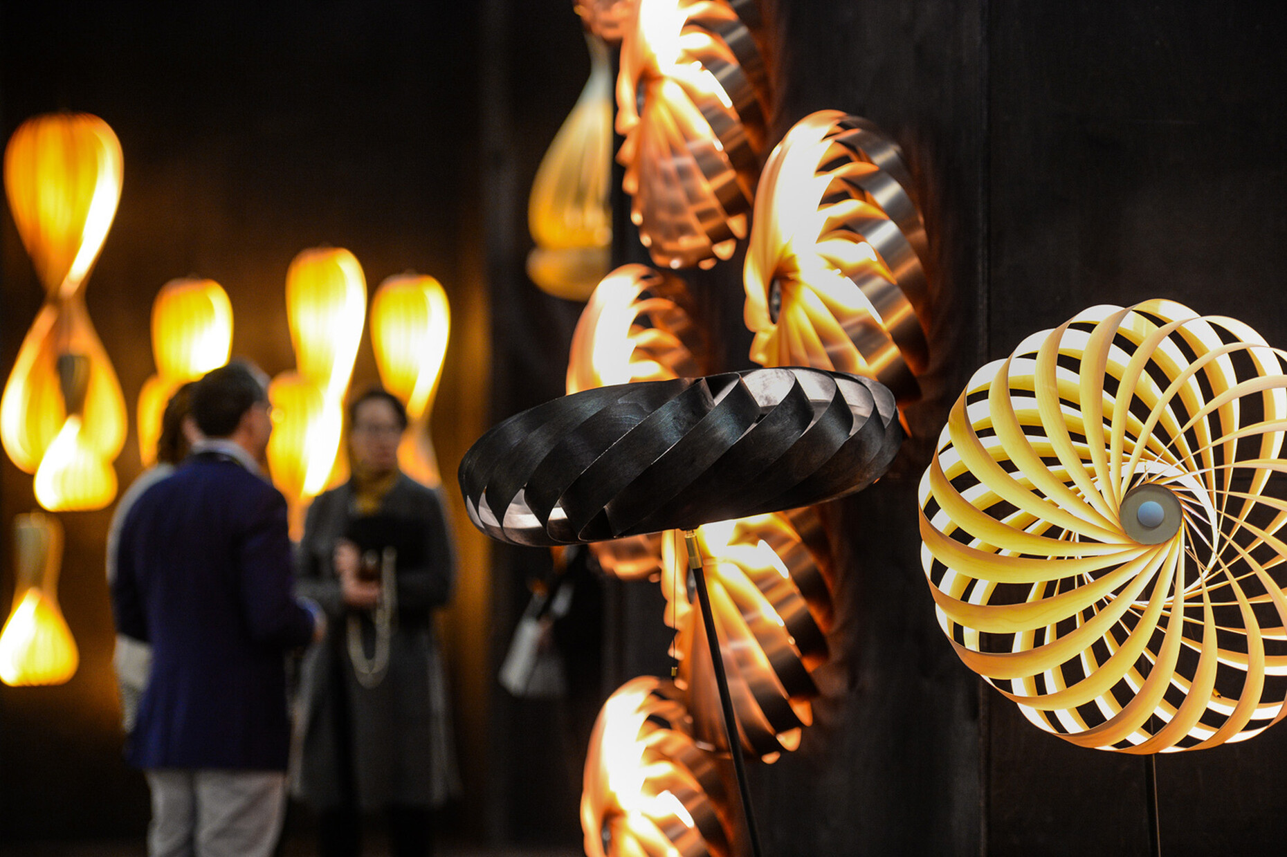 The combination of art and design in the form of unusual light objects is a trend theme at Light + Building 2018.