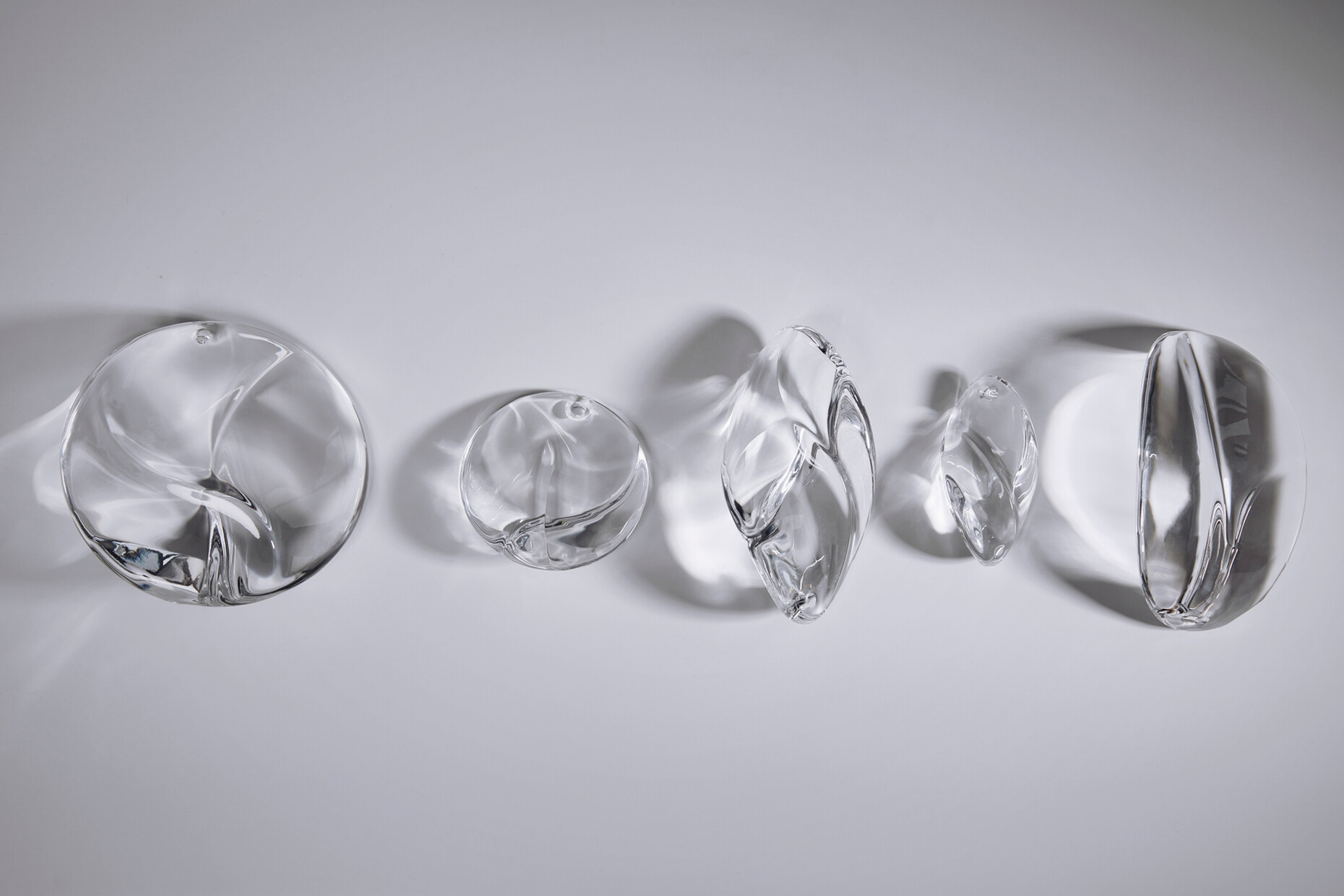 The elements and crystal components can be combined individually.