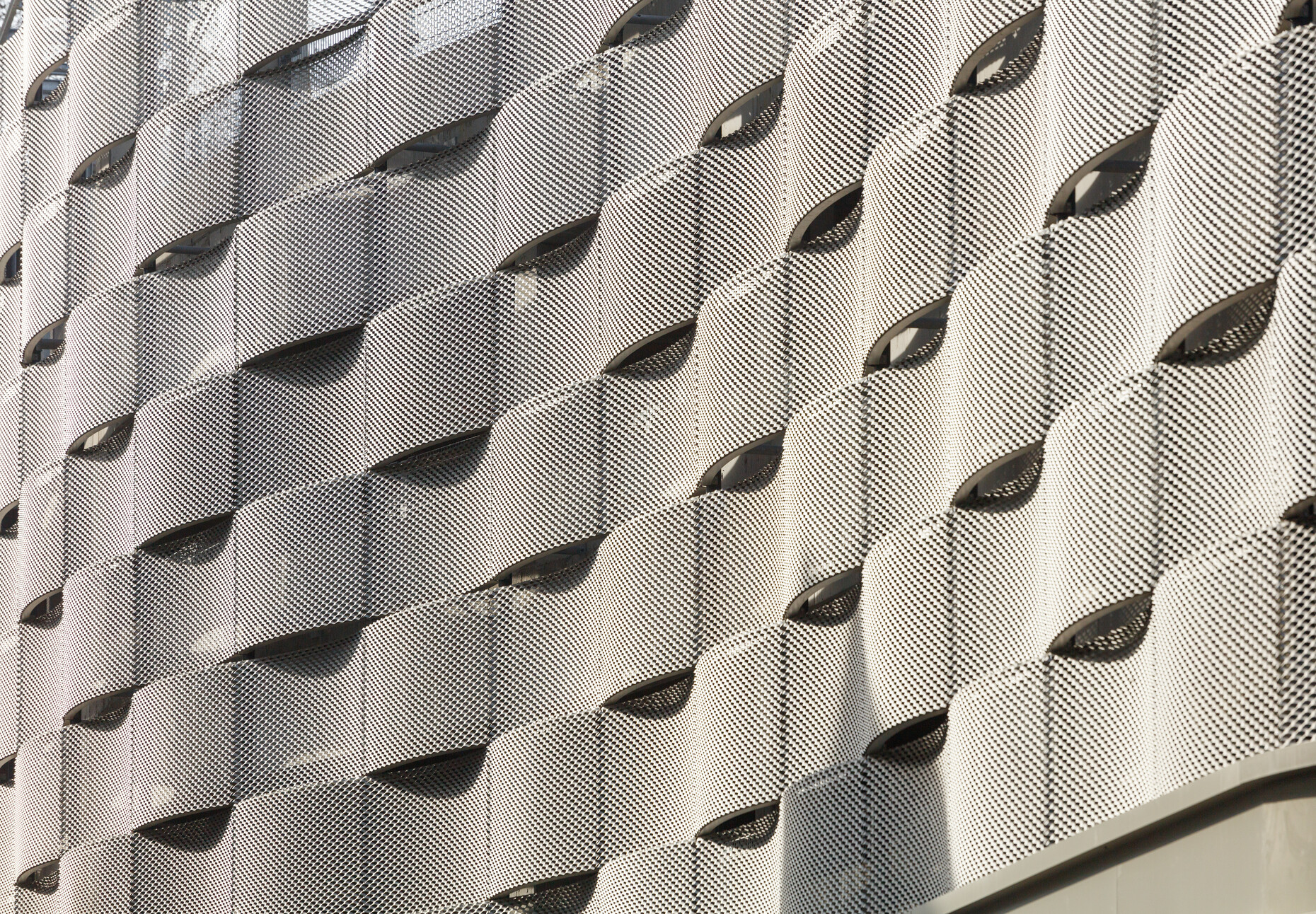 Mediamarkt in Dortmund-Hörde, Aluminium-Fassade von Nattler Architekten
