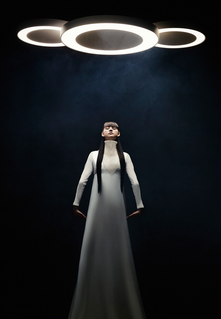 The ring-shaped luminaire “Flat Moon Eclips,” based on “Flat Moon,” offers with diameters of 650 and 950 millimeters a new dimension.