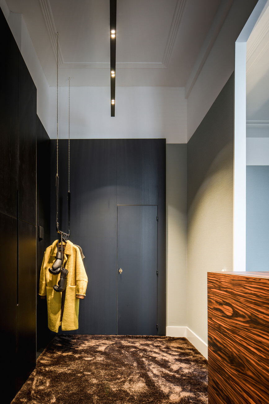 The clear, open structure of the rooms is emphasized by the LED profile “SLD50”, which is at 50 millimeters extremely slender.