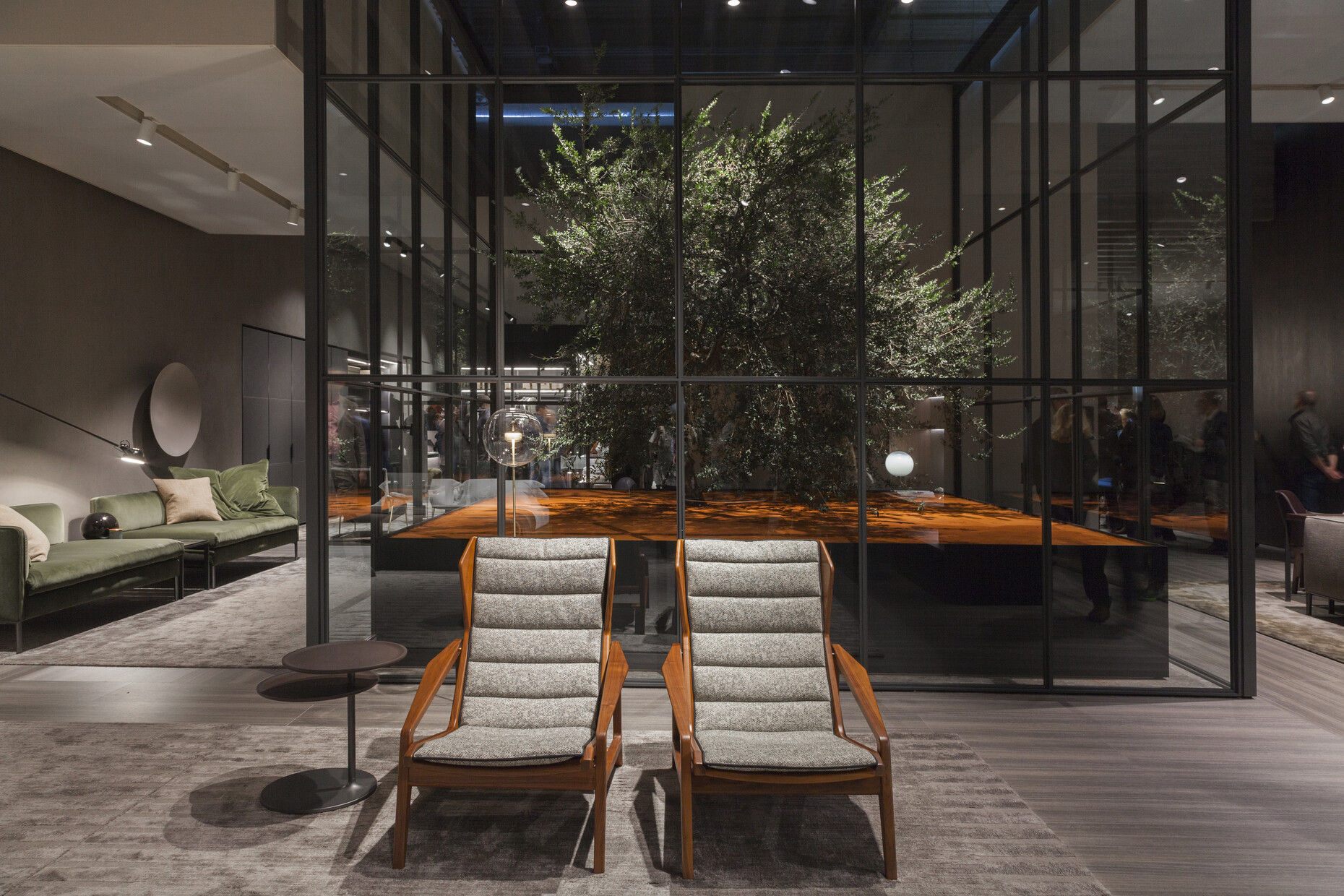 Gio Ponti, Sessel  D.156.3​​, Molteni Stand salone 2017