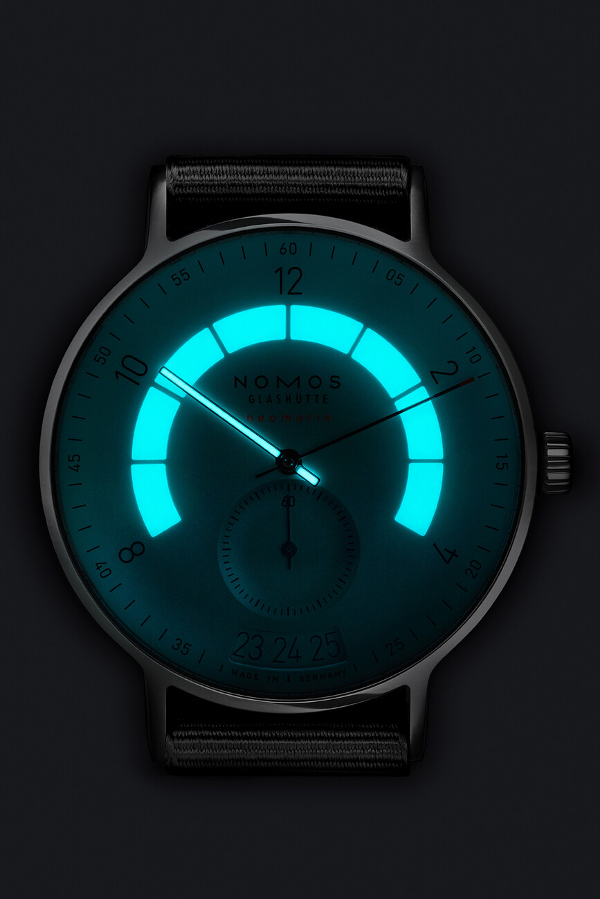 Nomos Autobahn Leuchtzifferblatt Stylepark