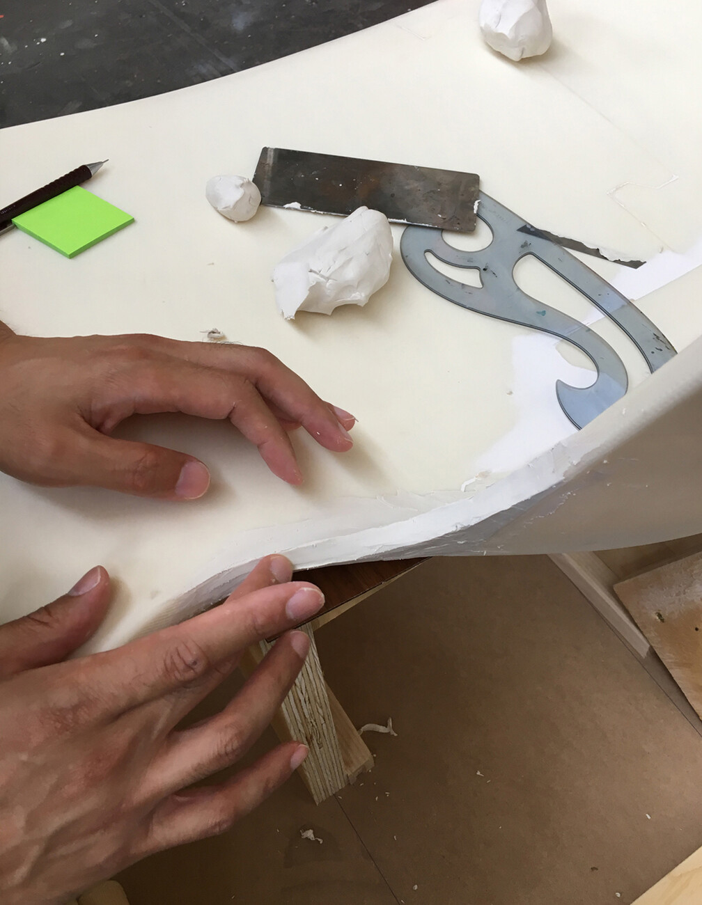 Whereas in the original design the outer edges were at an angle at the point of transition between the seat and the backrest, they were much more fluid in the chair’s final design.