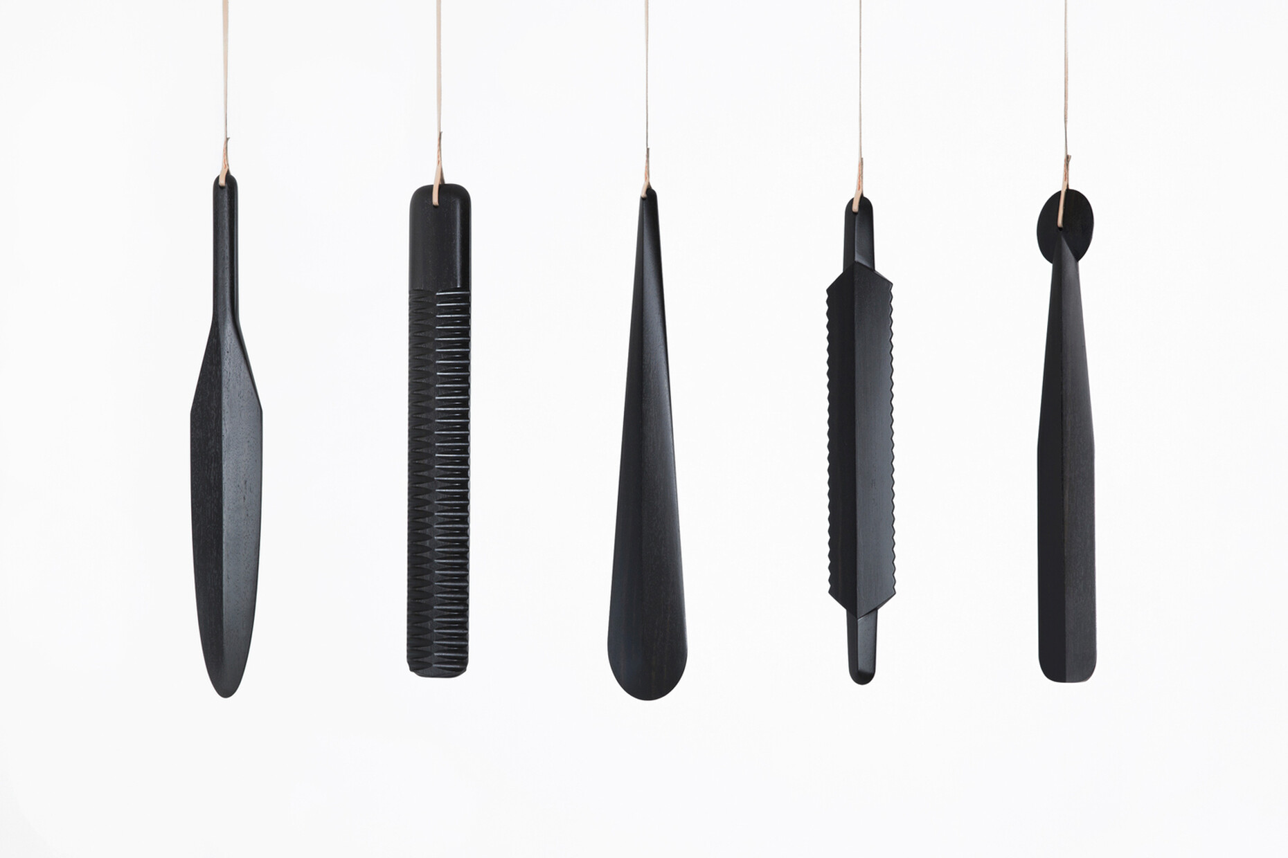 Sound Objekt "Rhombes": Als Inspiration dienten rituelle Musikinstrumente, die einen intensiven Ton erzeugen, wenn sie an einem Band durch die Luft geschwungen werden.