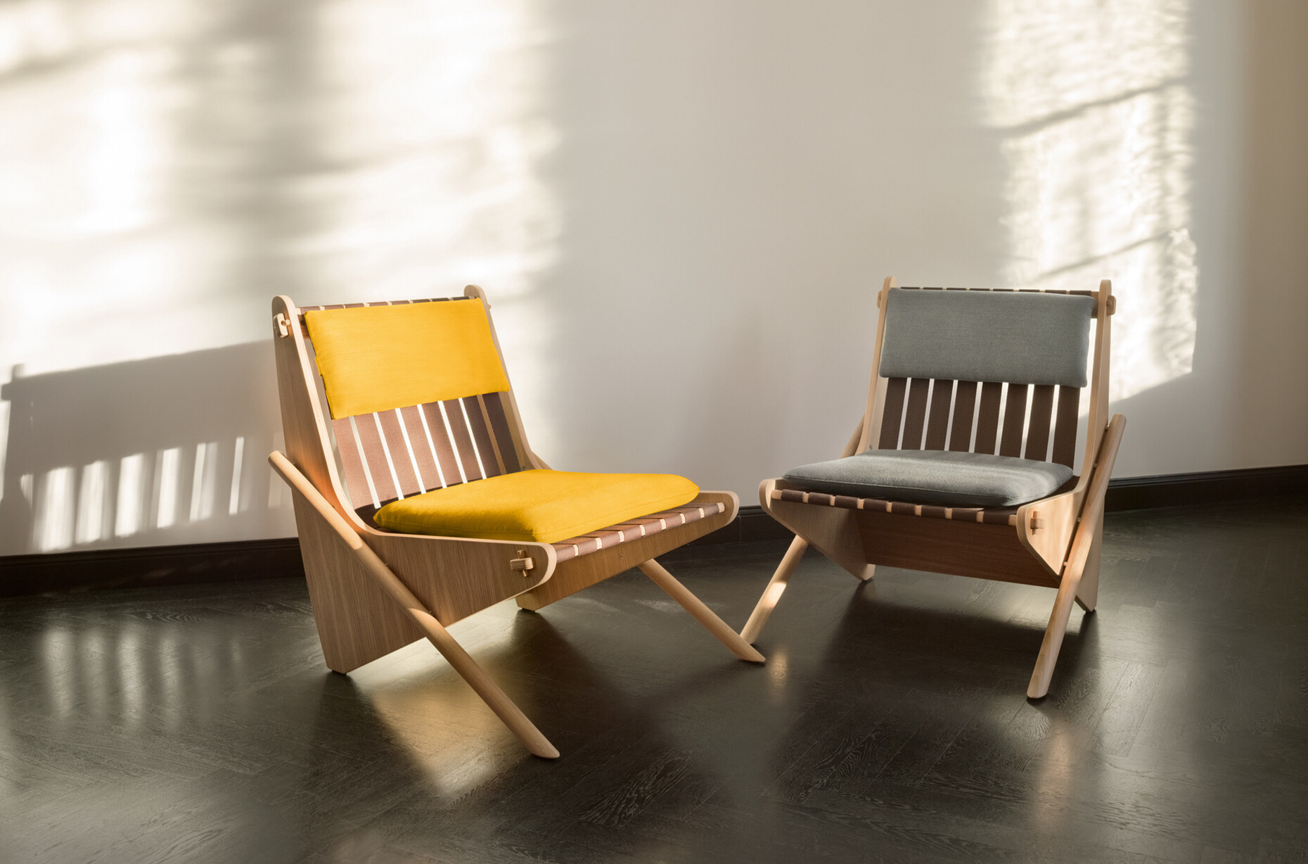 Richard Neutra designed the "Boomerang Chair" at the beginning of the 1940s for his project "Channel Heights" - cheap housing for workers in San Pedro.