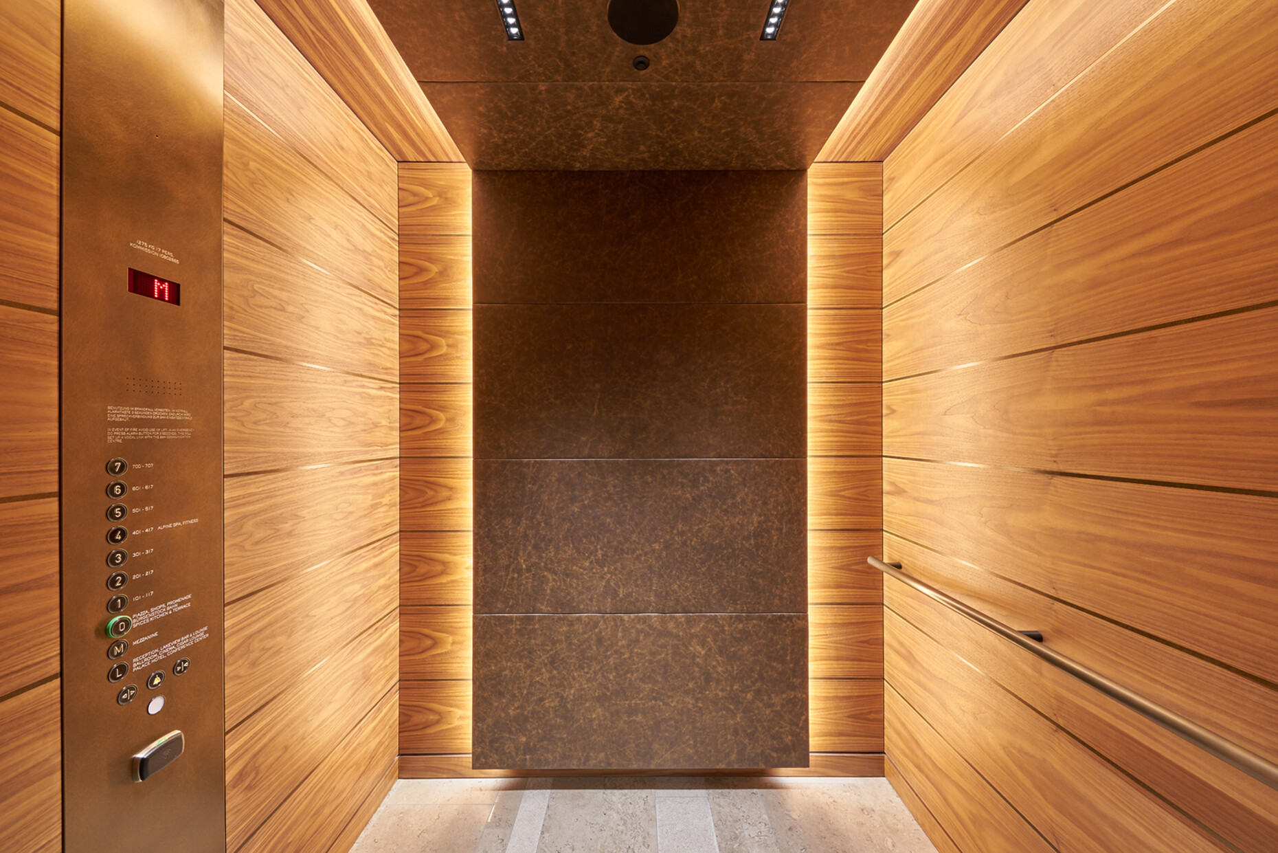 The overarching aesthetic concept includes an eye for detail – the 42 elevators by Schindler are not only interior design gems, but also of the very highest technical standard.