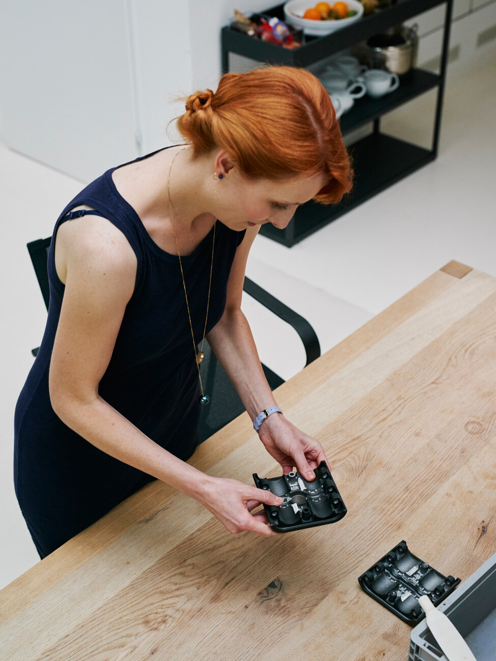 The housing of the Dondola joint for the D1 chair family holds an extremely robust rubber and two axles.