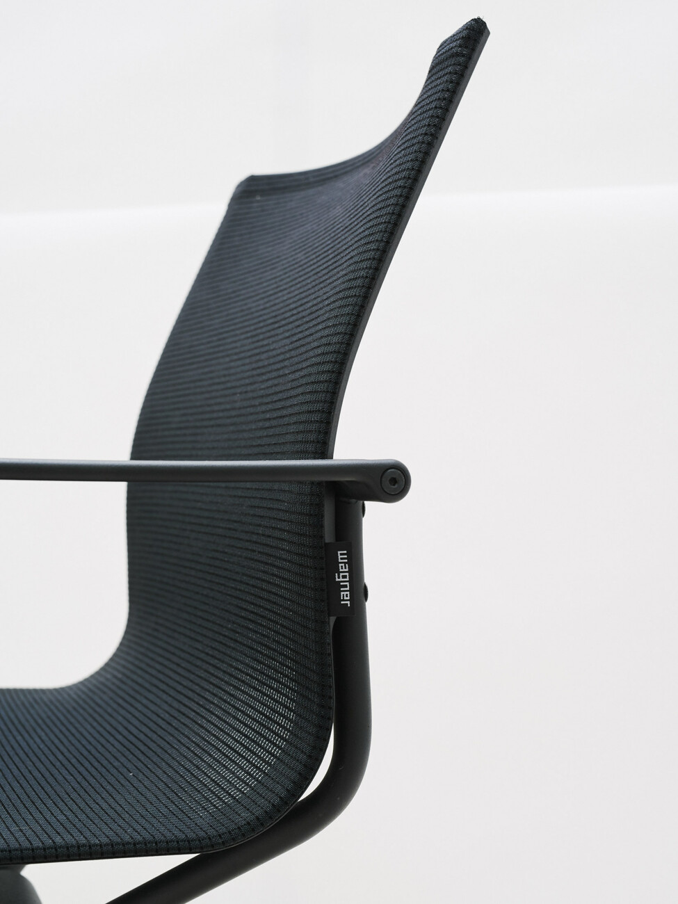 Cautious: The transparent net cover leaves the stage to the function of the Dondola joint.