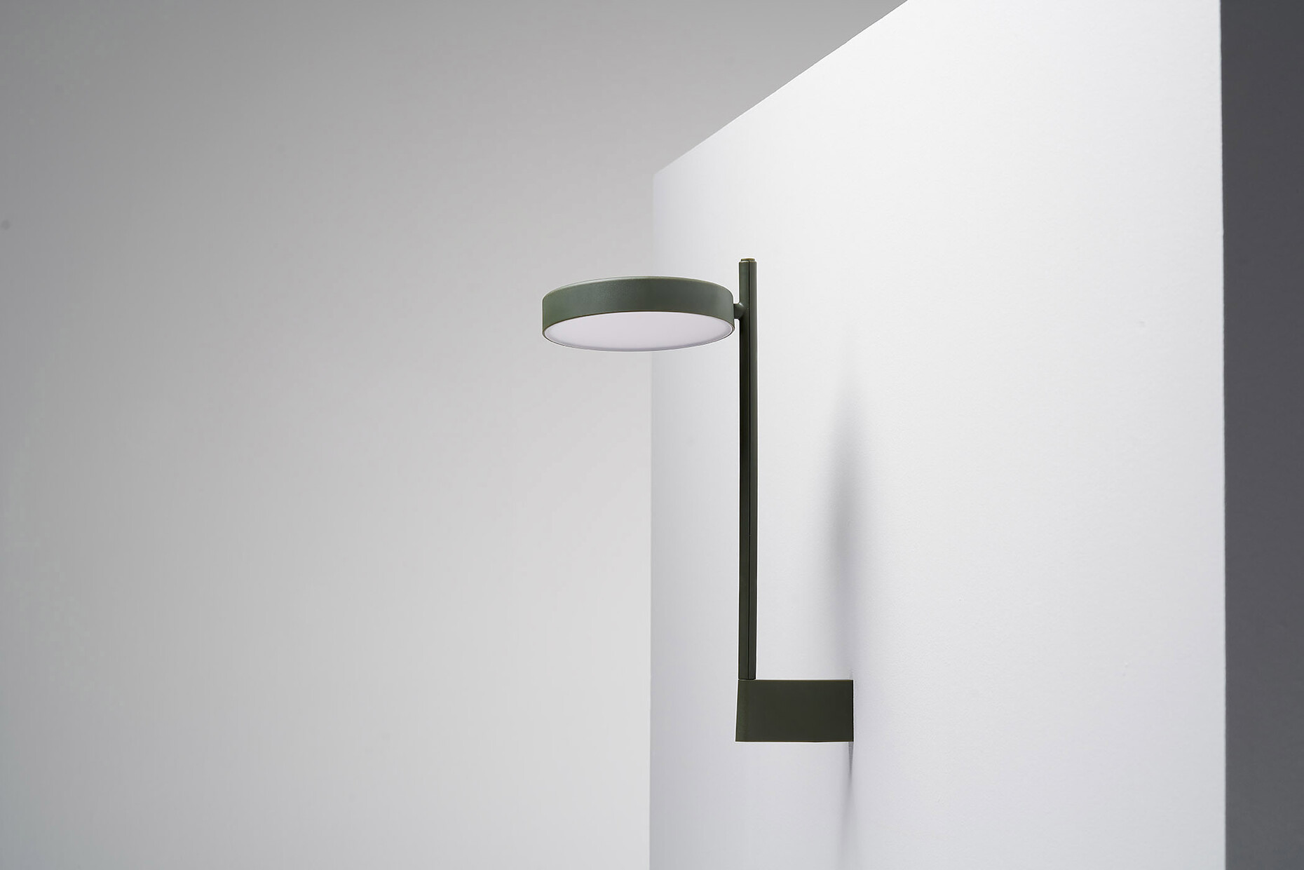 Sam Hecht designed the luminaire series w182 "Pastille" by Wästberg– and relied on a trailblazing polymer material.