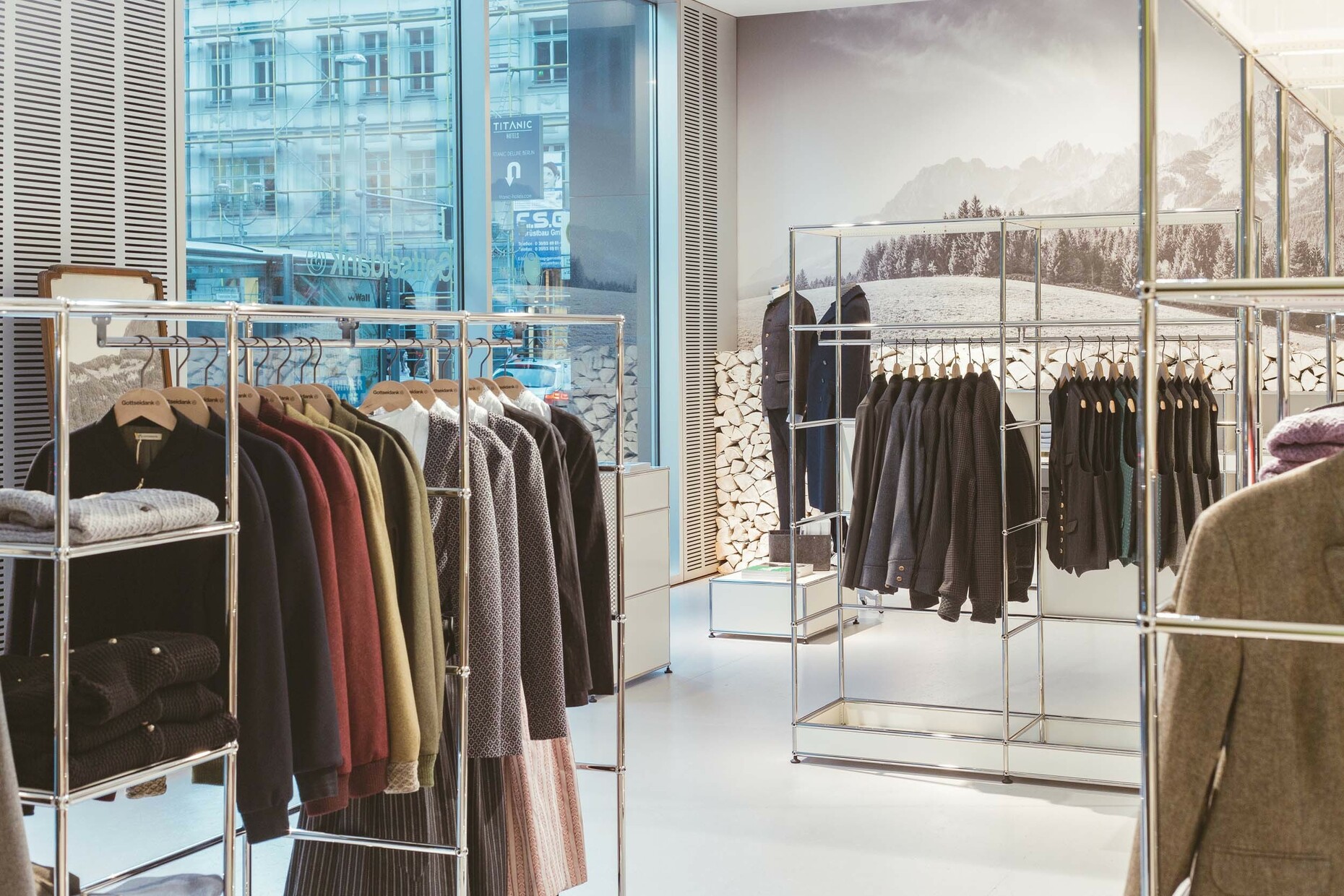 Im USM Showroom in Berlin präsentiert das Trachtenlabel Gottseidank seine aktuelle Kollektion.