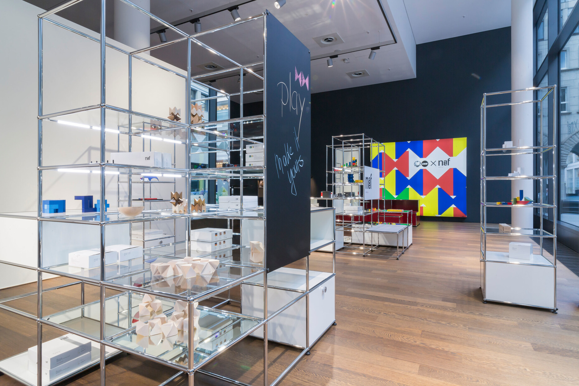 Hochwertig produziert und liebevoll gestaltet: Das Holzspielzeug von Naef bei USM in Stuttgart.