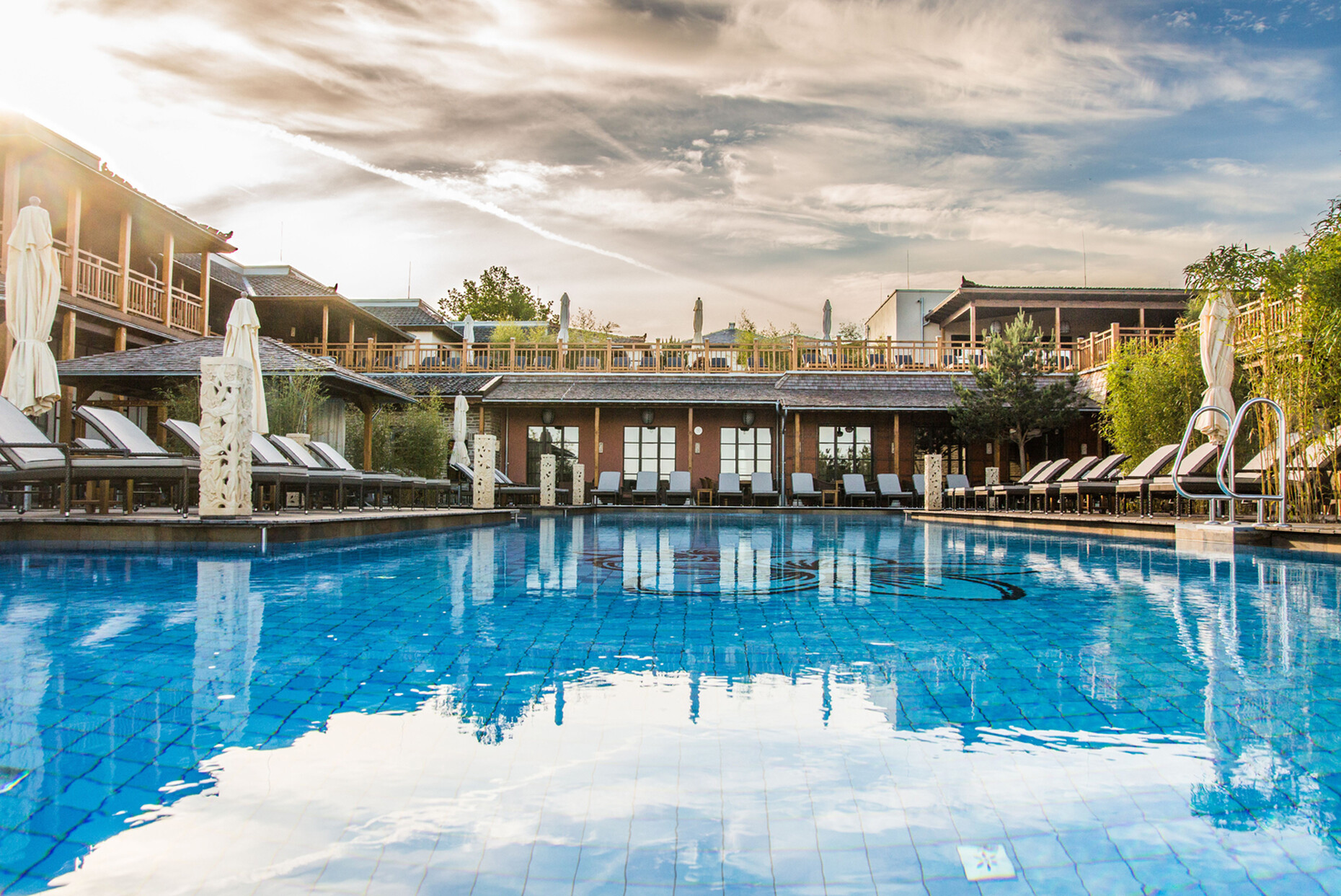 The client Theune Spa Management has chosen tiles from Villeroy&Boch's "Pro Architectura" series for the 180 square meter pool.