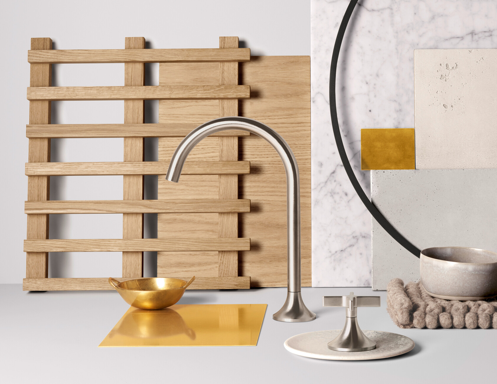 Im Moodboard von Neri&Hu spiegelt sich der transitorische Charakter im Wechselspiel der Materialien wider – Gold trifft auf Holz, edler Marmor auf rohen Beton.