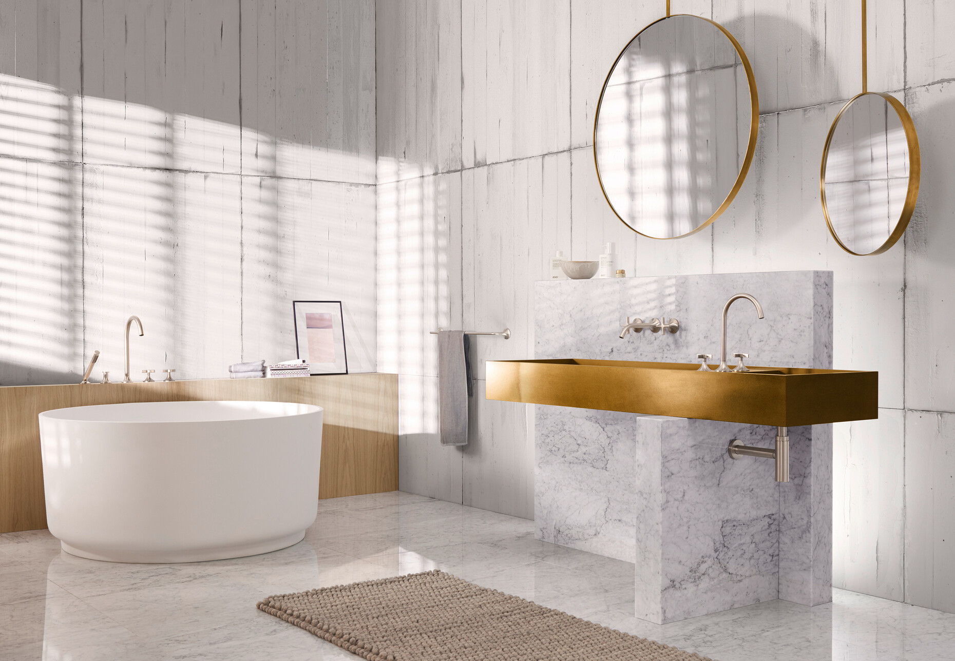 Alltägliche Rituale werden bei Lyndon Neri und Rossana Hu zelebriert. Entsprechend imposant ist ihre Bühne mit goldenem Waschtisch für die "Vaia"-Armaturen in Platin matt.