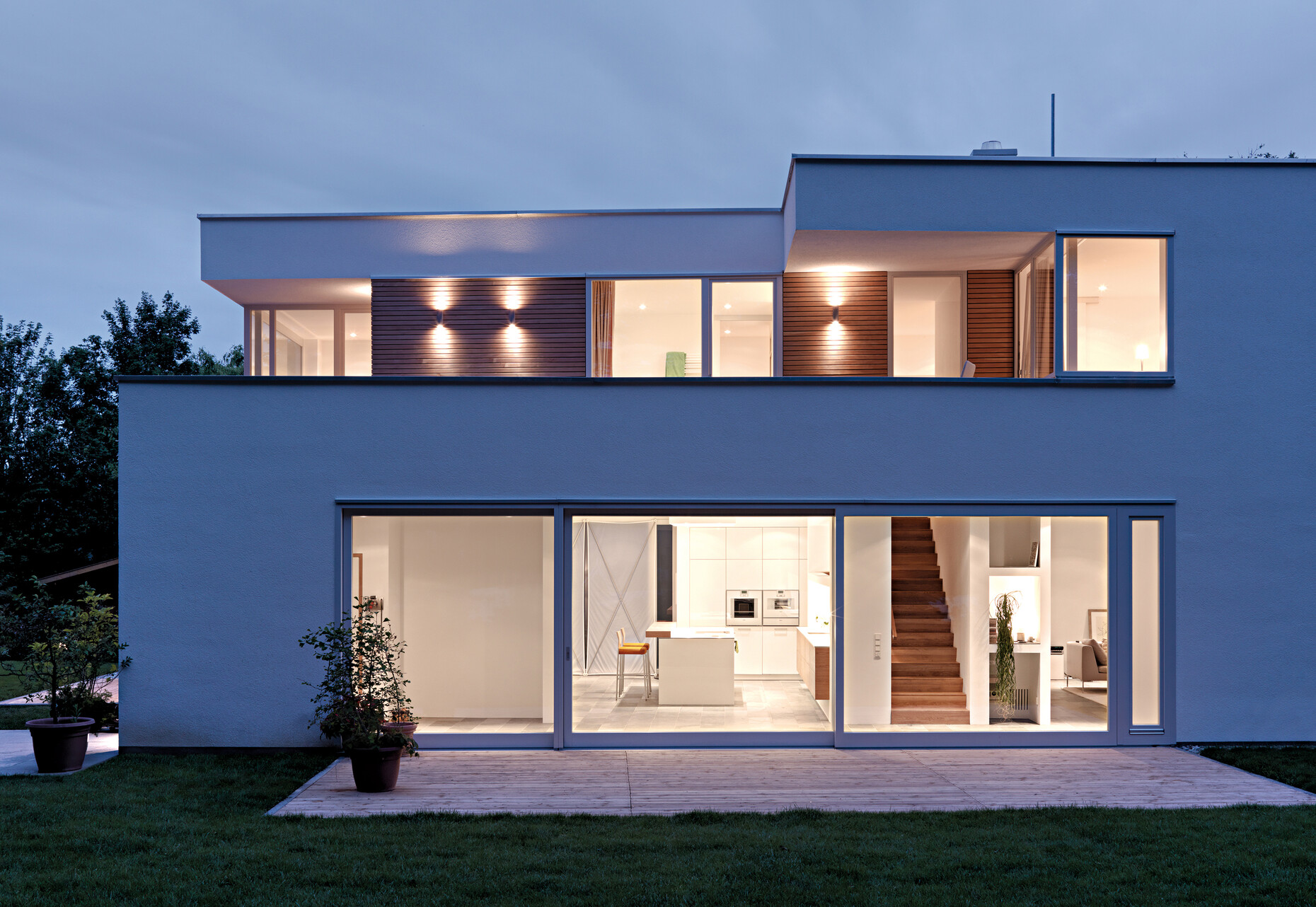 Free area: Hardly doors, but wide window fronts make the rooms look bright and spacious.