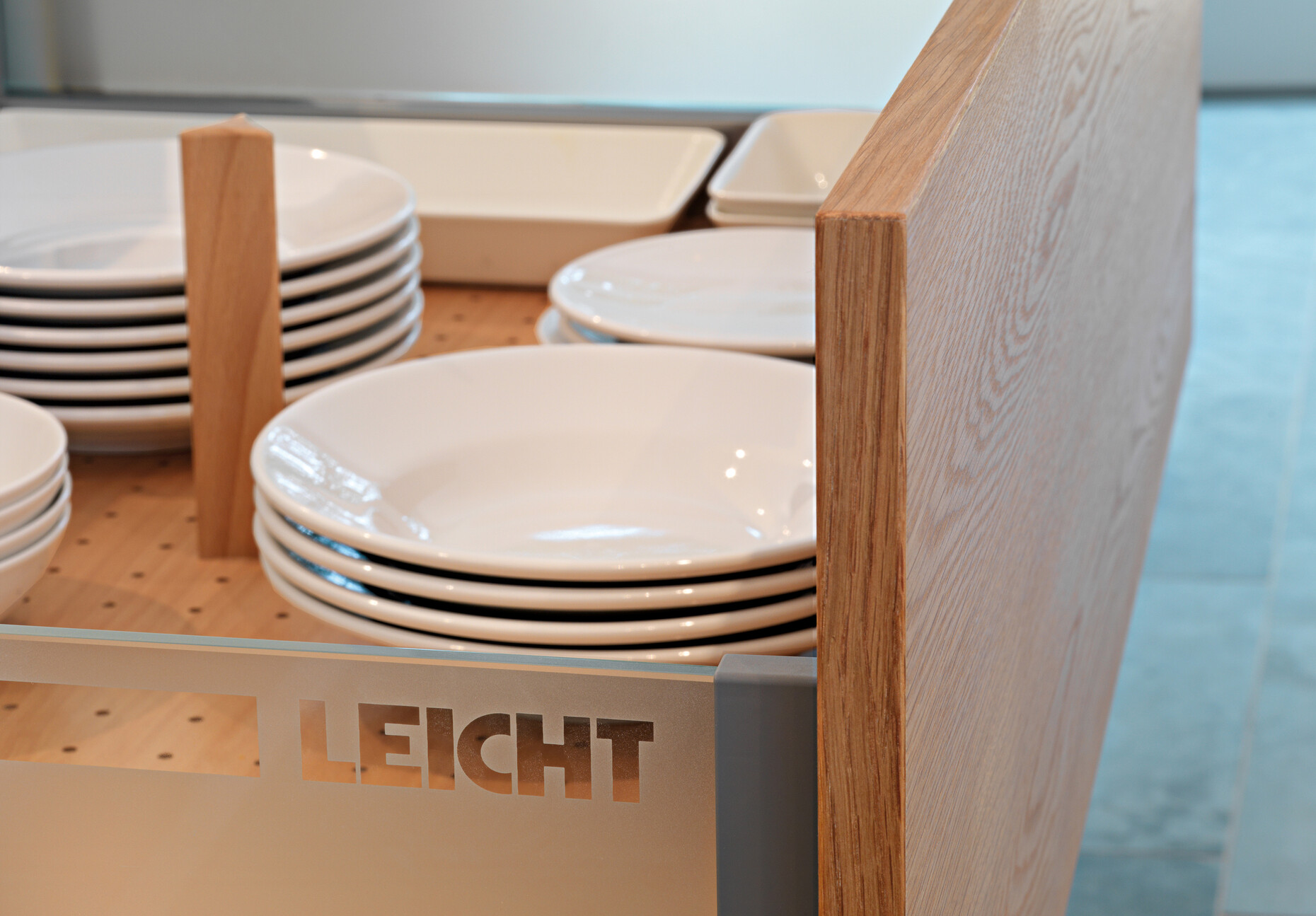 The drawers can be easily opened and closed by light pressure, handles are not necessary.