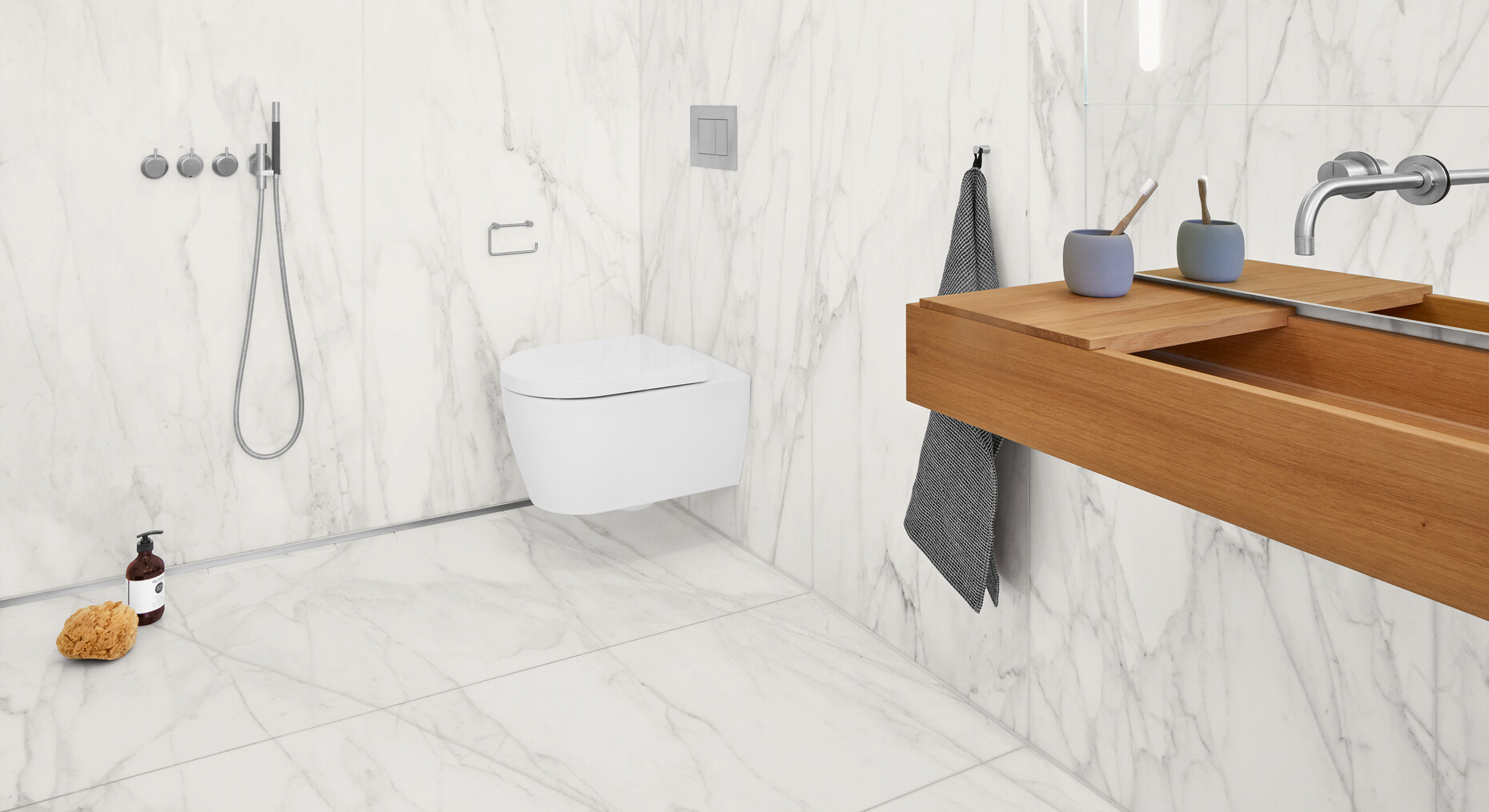 In his concept house "Haussicht" Alfredo Häberli chosed high-end details - like the "CeraWall Individual Duo" drain by Dallmer, which boasts natural stone cladding.