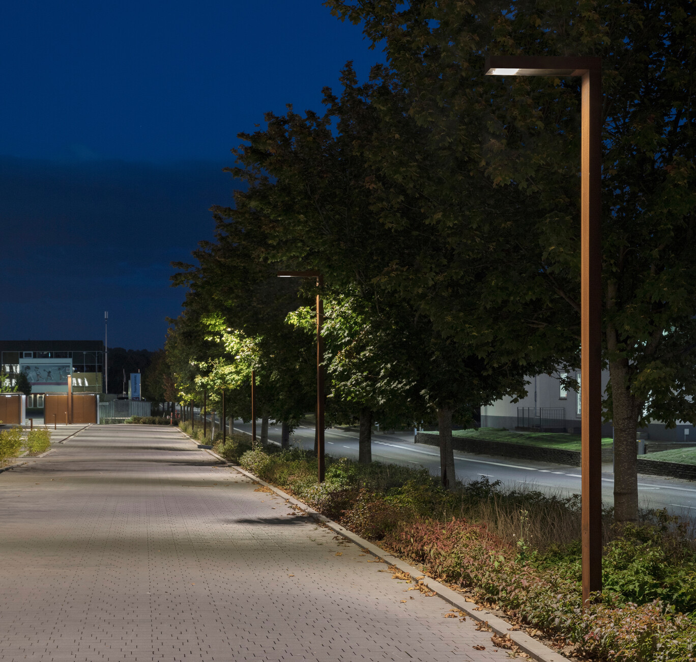 Jede Leuchte von ewo kann individuell bestückt und ausgerichtet werden. Die LED-Technik ist energieeffizient, senkt die Betriebskosten und schont damit das Klima.