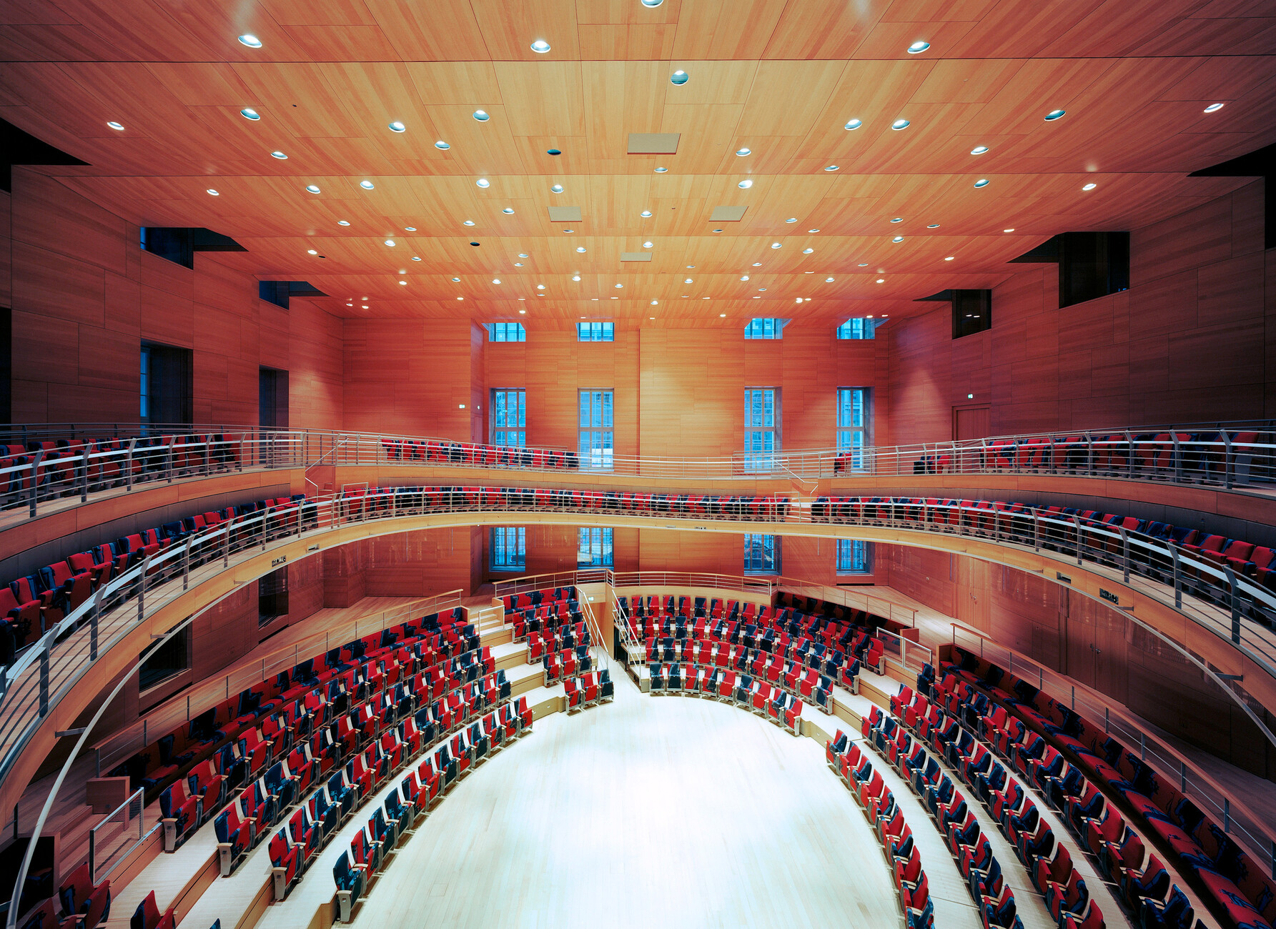 The curved shape of the space, which is 850 square meters in total, was dreamed up by star architect Frank Gehry
