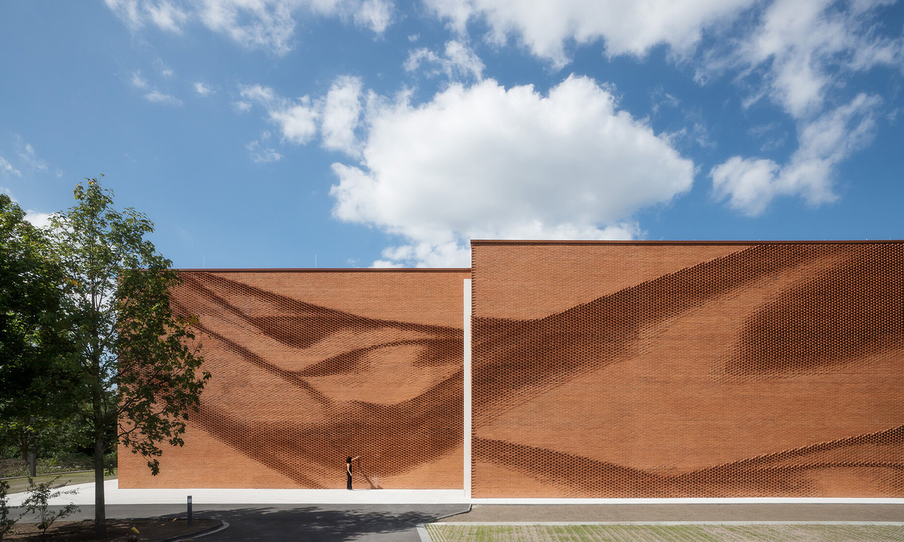 Neubau Verwaltungsbau mit Ziegelfassade von behet bondzio lin architekten in Münster