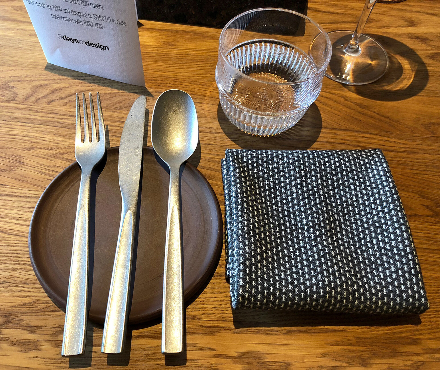 Entsprechend dem authentischen Konzepts des Restaurants von René Redzepi und Thorsten Schmidt kommt das hochwertige Designbesteck ohne Schnörkel aus.