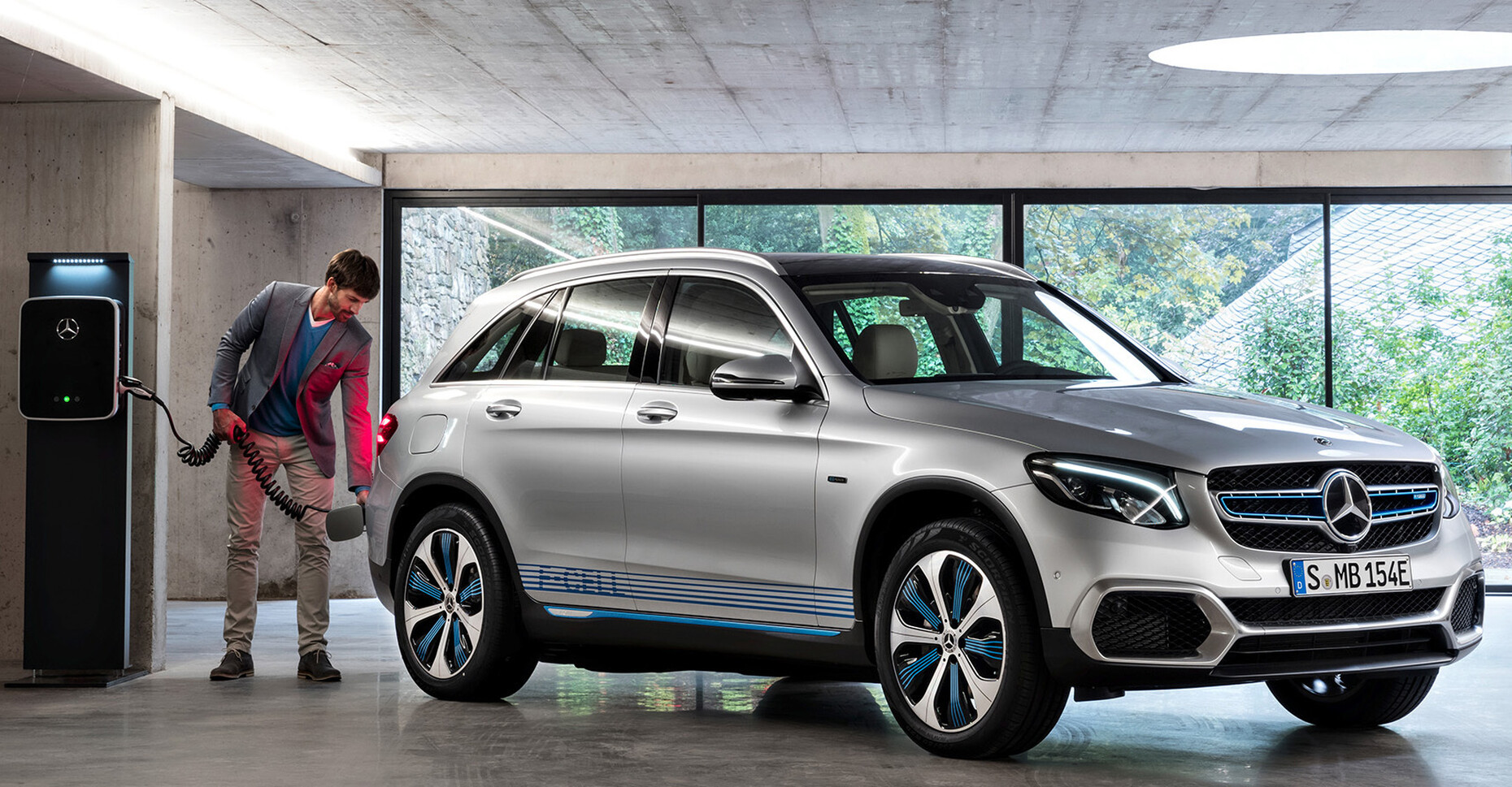 The "GLC F-Cell" from Mercedes is powered by fuel cells and battery technology.