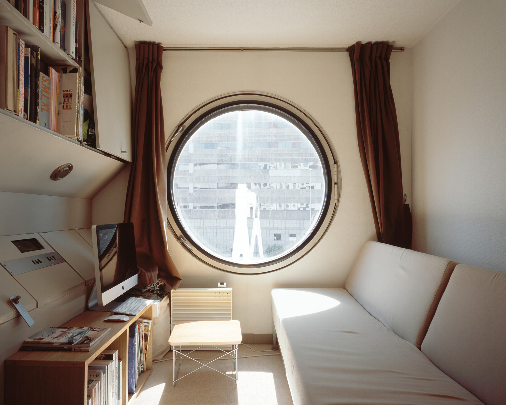 Noritaka Minami: A504 I (Innenraum im Nakagin Capsule Tower), 2012