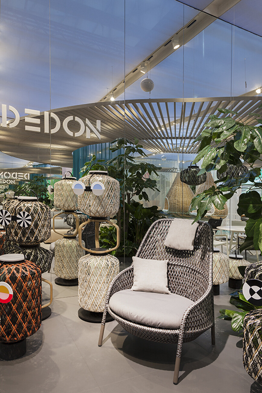 Stephen Burks presents "The Others" at Dedon - a floor lamp for outdoor use.