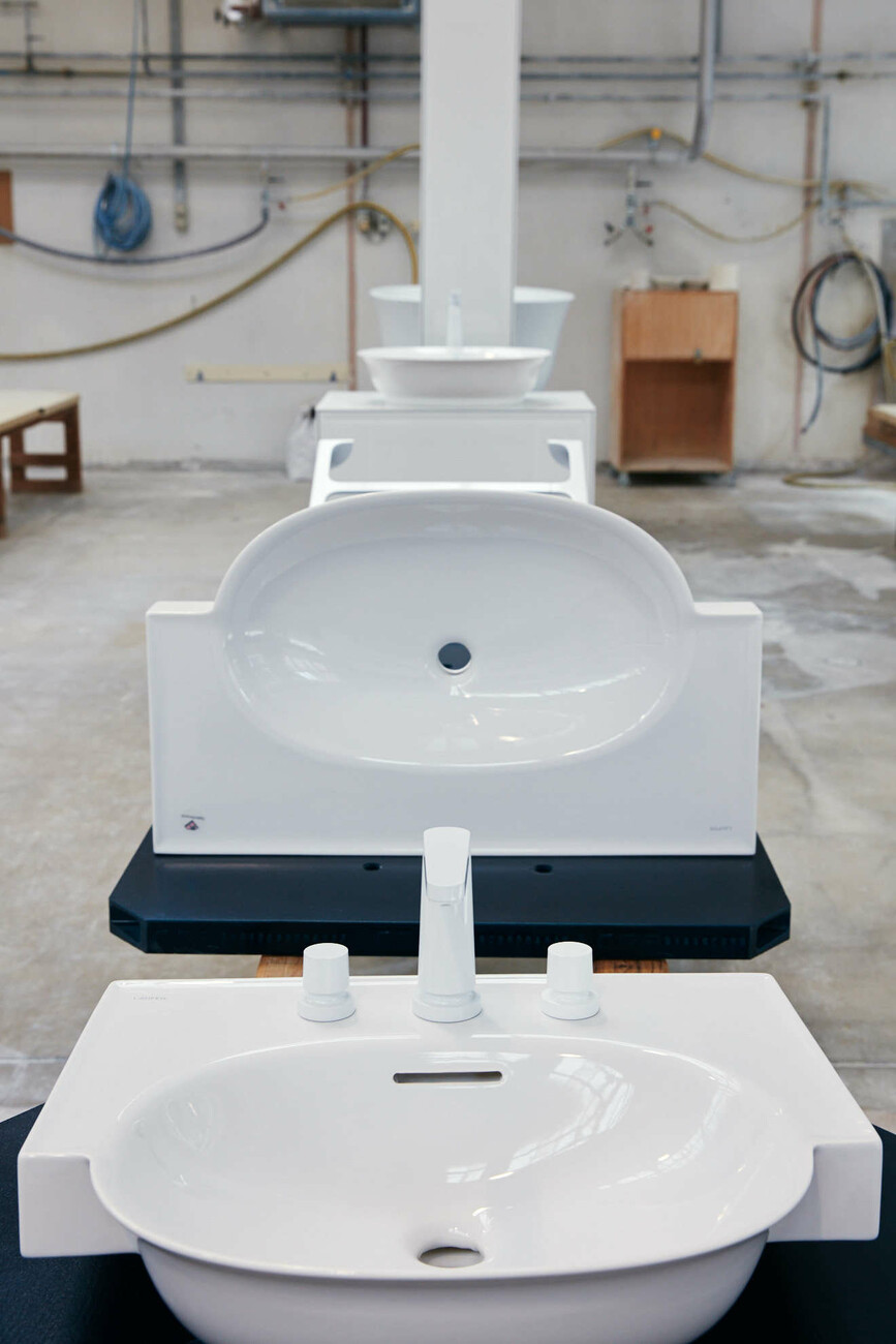 Die neue Kollektion "The New Classic" wurde vom niederländischen Designstar Marcel Wanders gestaltet. Leitmotif der aus Saphirkeramik gefertigten Serie ist ein eleganter S-Schwung, der ihr eine gleichermaßen elegante wie charakteristische Form verleiht.