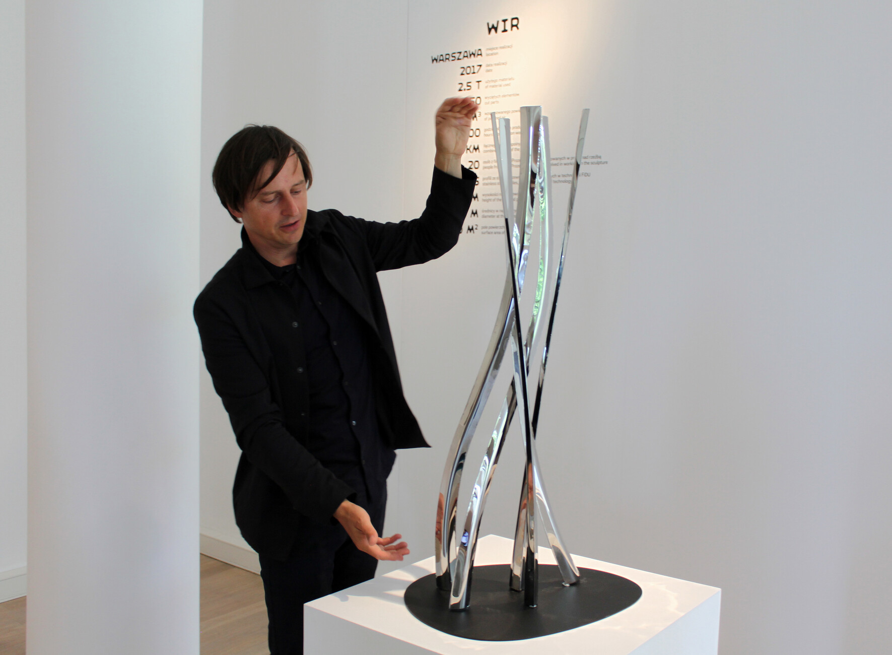 At Muzeum Miasta Gdyni in Gdynia, the show “Oskar Zięta. Polish Designs Polish Designers” runs thru Nov. 12, 2017 and offers a summary of Zieta’s works, including this current “Wir” and “Nawa” projects, outsized sculptures for the public space.