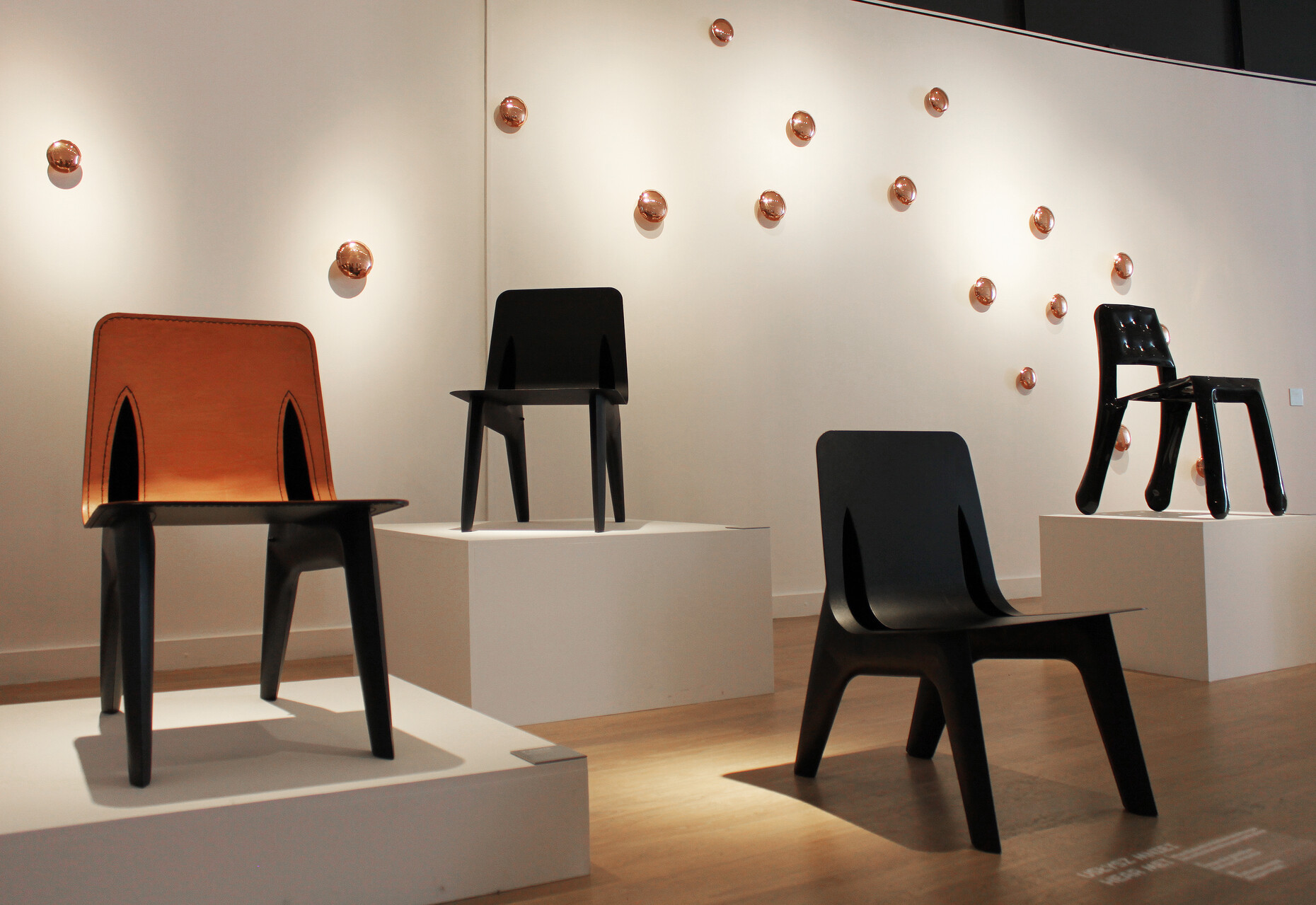 Zieta designed the “J-Chair”, made of aluminum, steel and stainless steel for Museum Jerke in Recklinghausen – the only museum of contemporary Polish art outside Poland. The model with the leather covers was presented at the 2017 Salone del Mobile 2017.